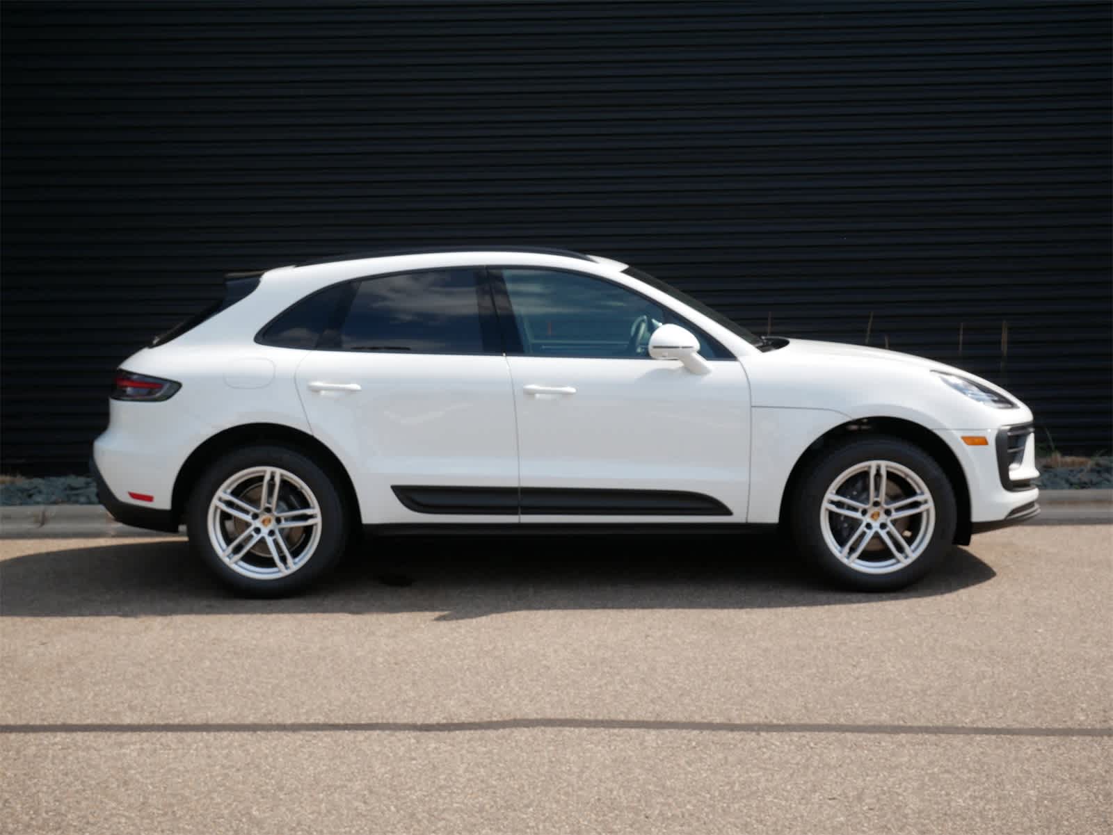 Thumbnail: 2025 Porsche Macan - 28