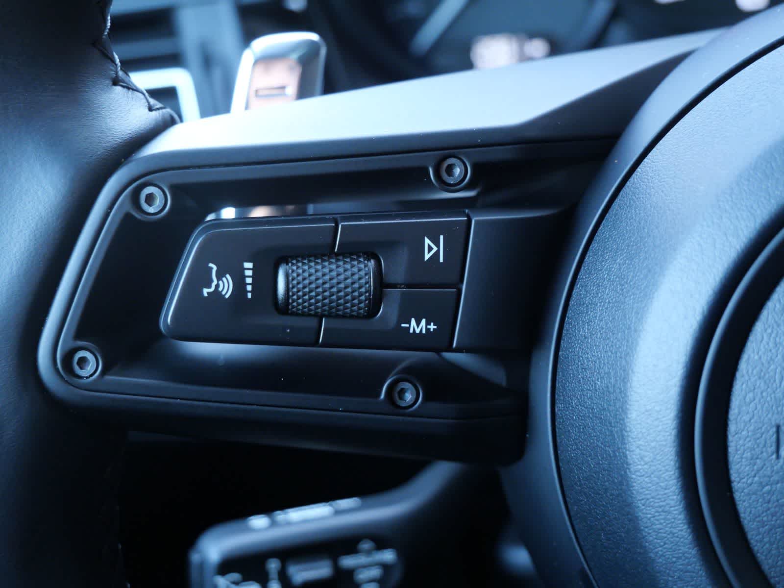 Thumbnail: 2026 Porsche Macan - 24