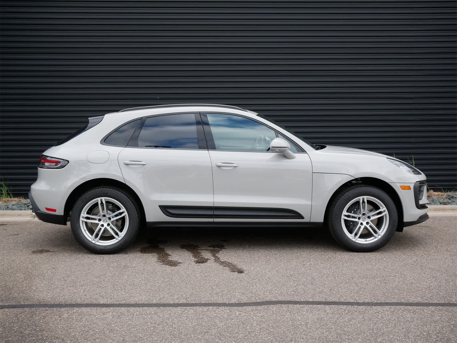 Thumbnail: 2025 Porsche Macan - 24