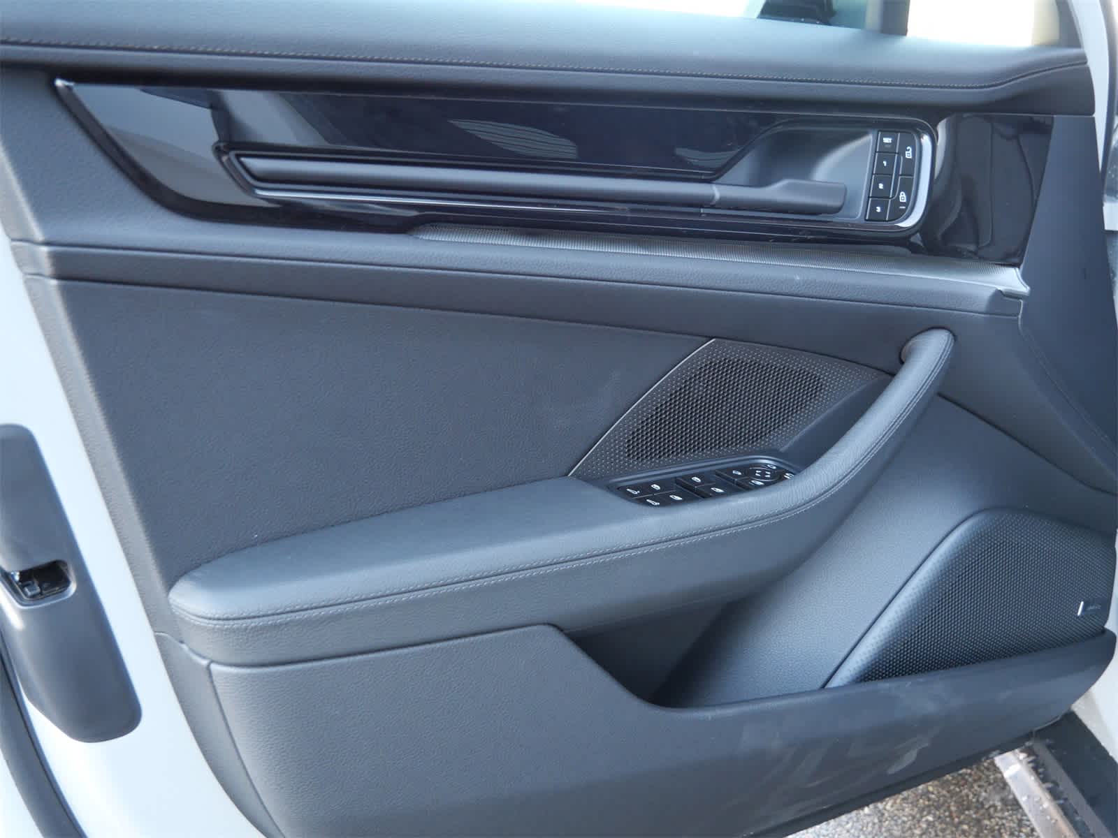 Thumbnail: 2026 Porsche Panamera - 10