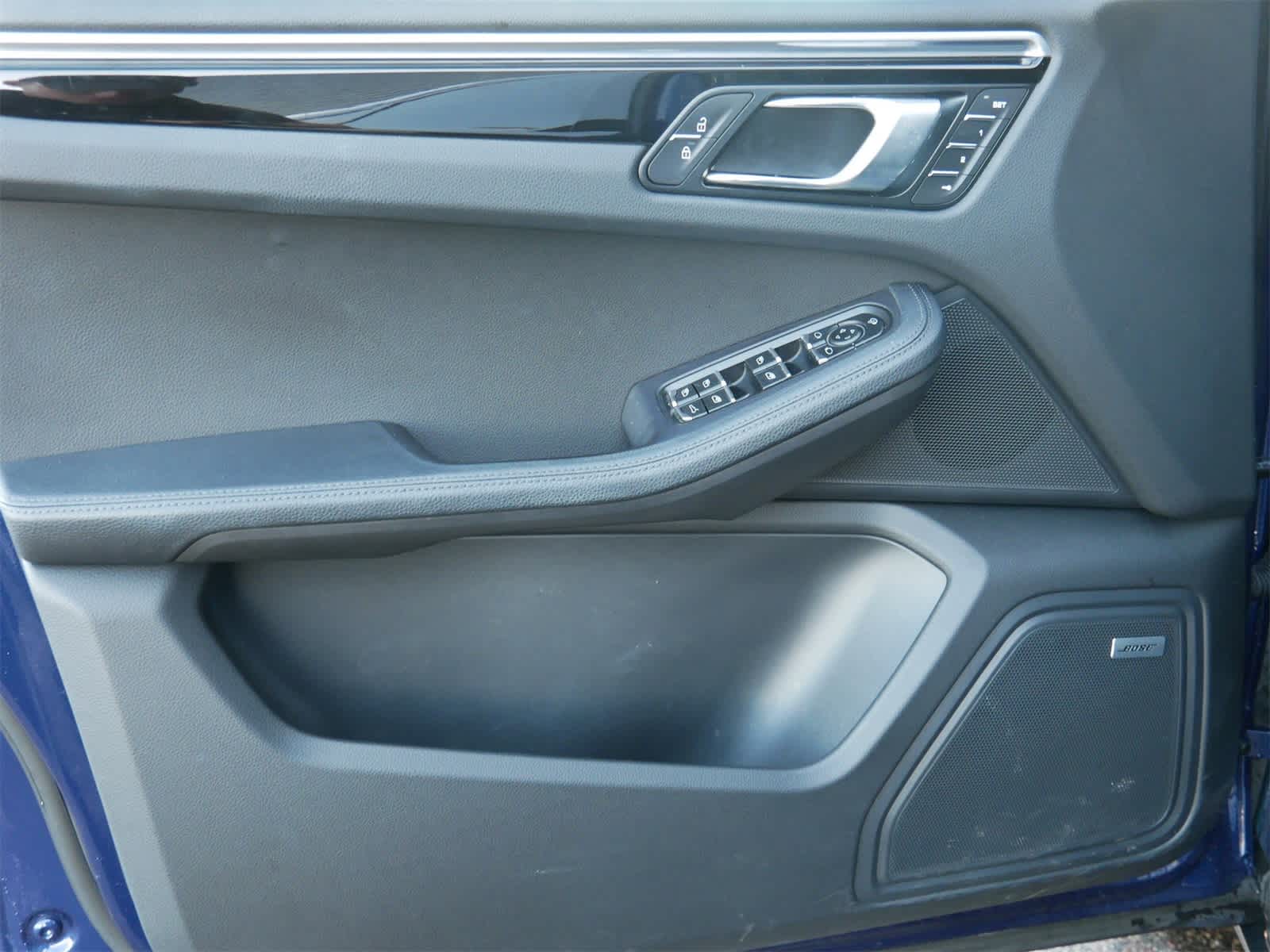 Thumbnail: 2022 Porsche Macan - 9