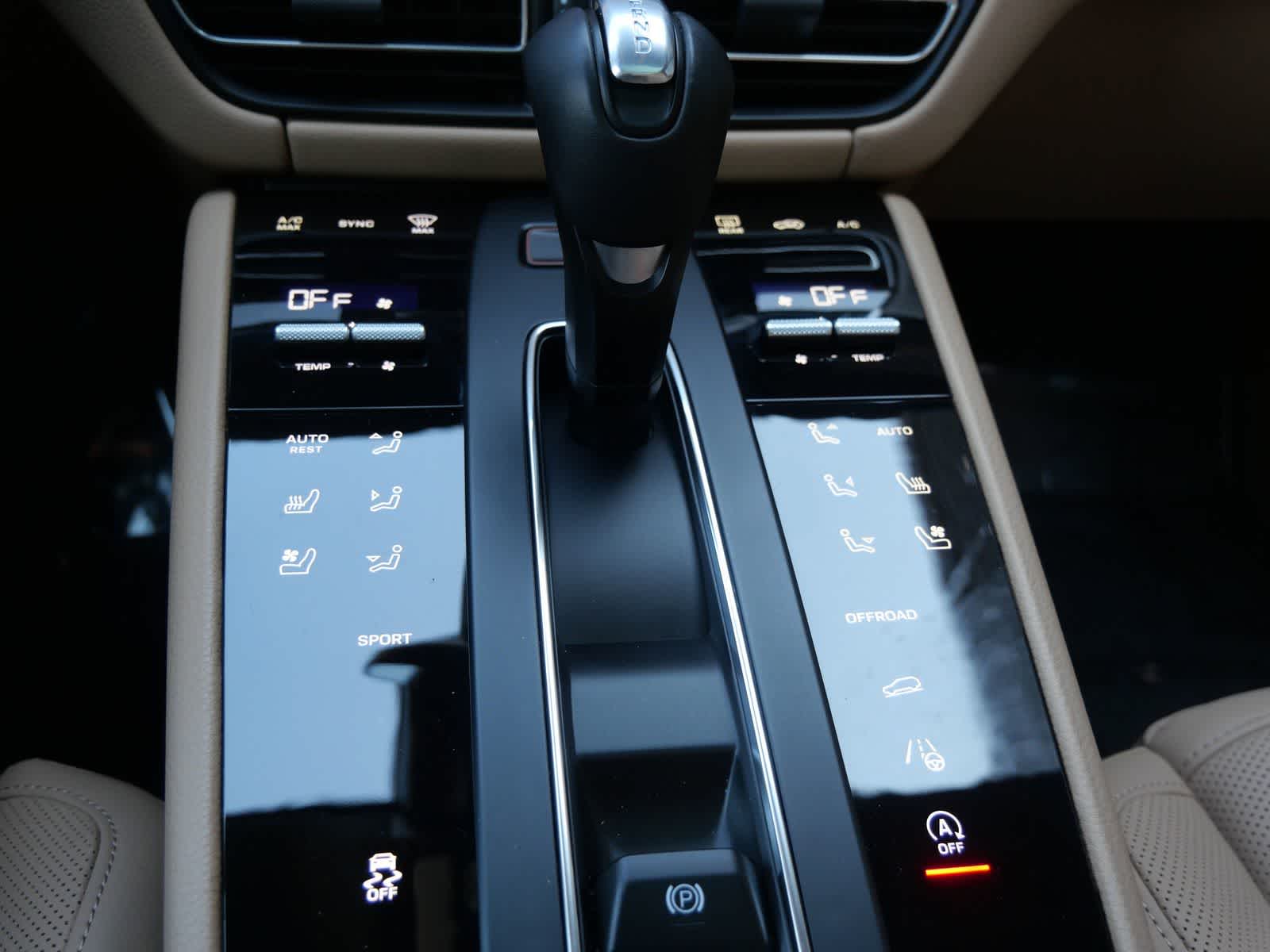 Thumbnail: 2025 Porsche Macan - 16