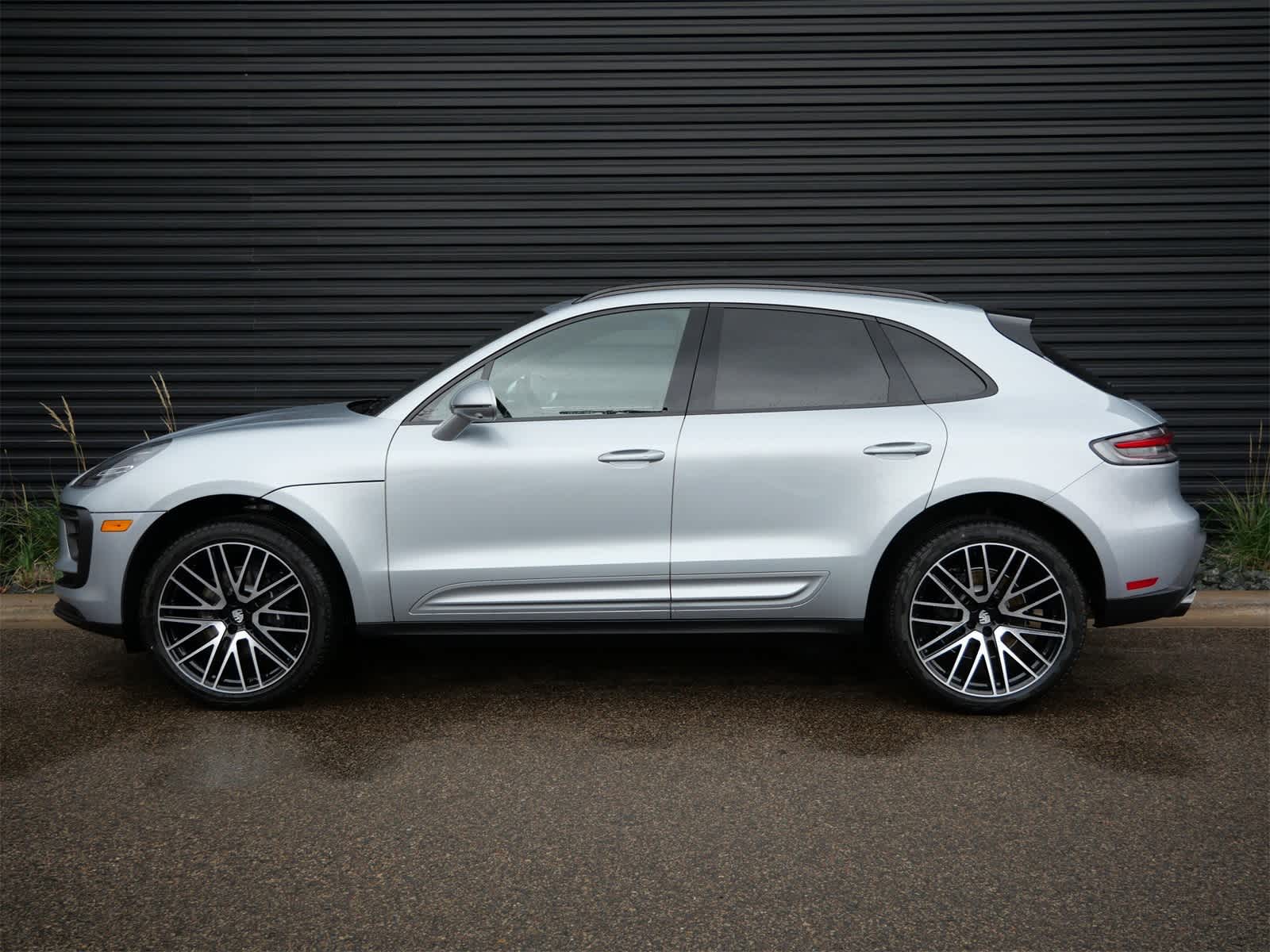 Thumbnail: 2026 Porsche Macan - 2
