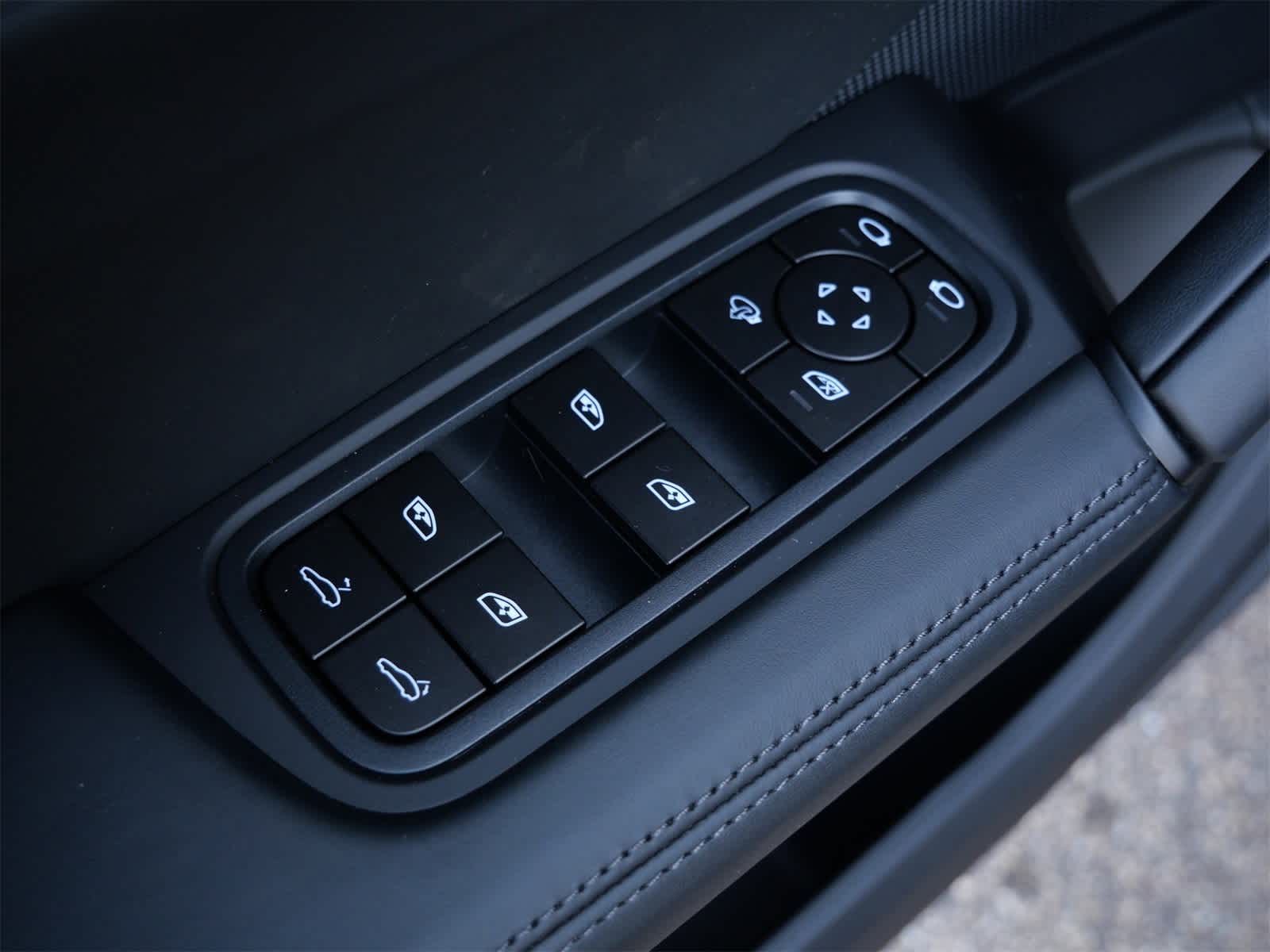 Thumbnail: 2026 Porsche Cayenne - 13