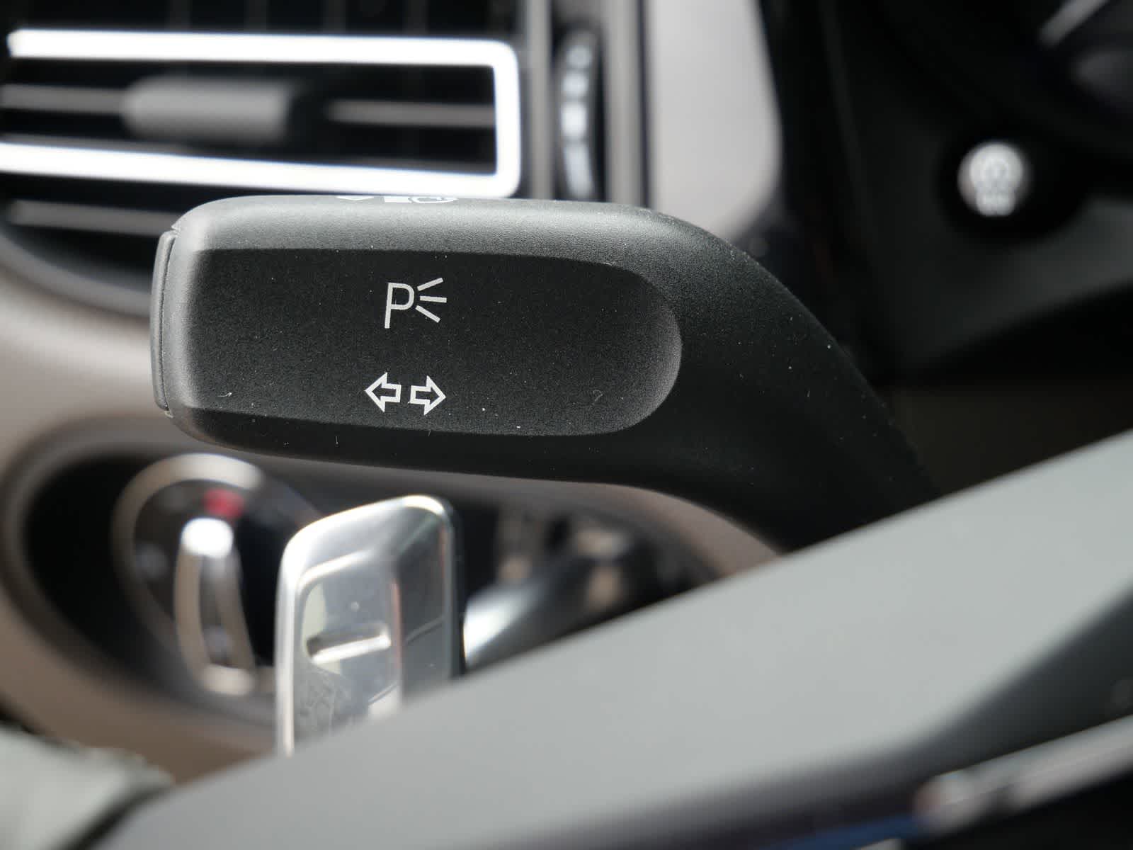 Thumbnail: 2025 Porsche Macan - 17