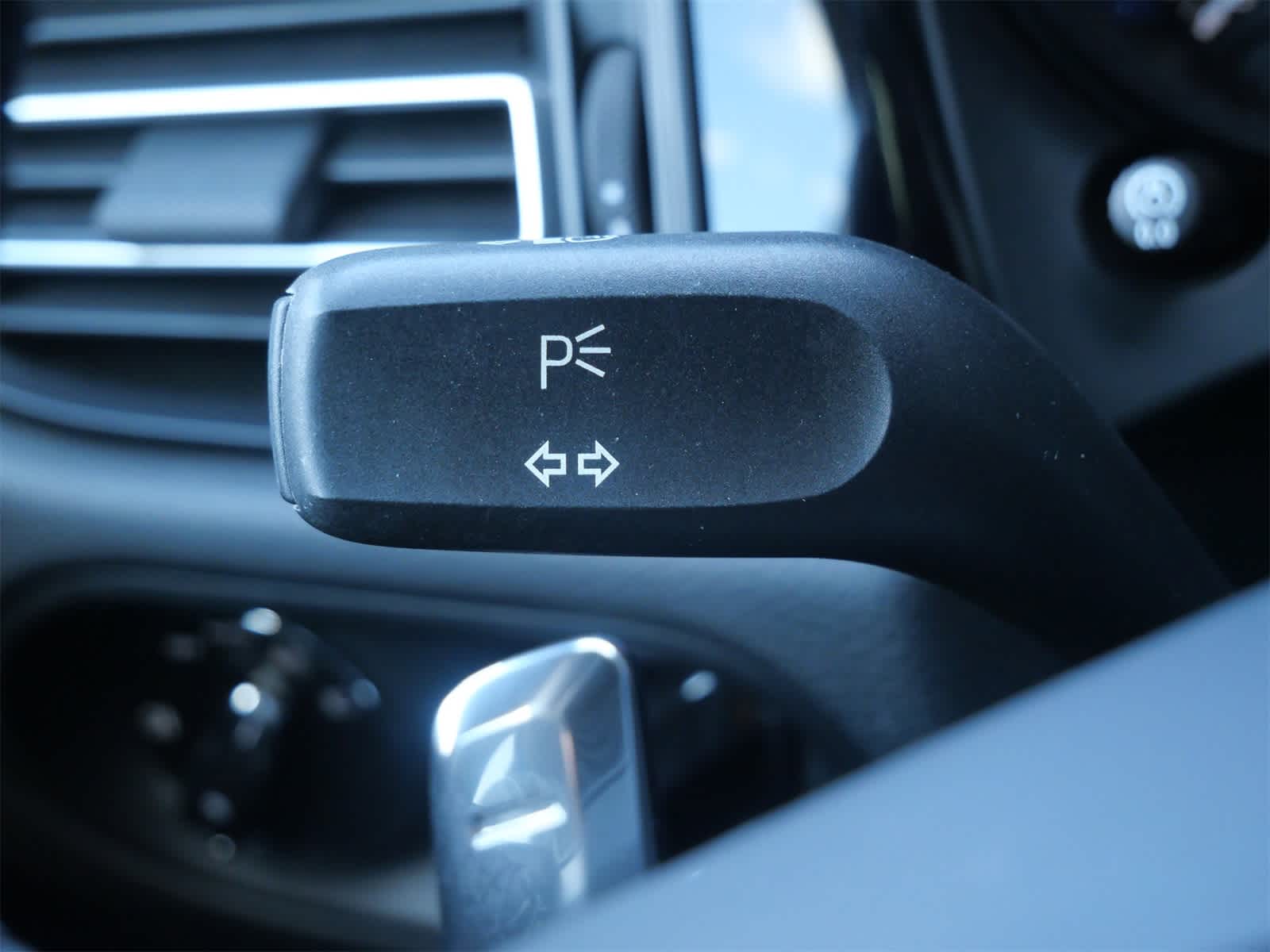 Thumbnail: 2023 Porsche Macan - 23