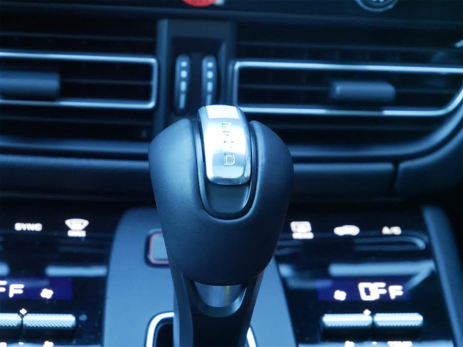 Thumbnail: 2025 Porsche Macan - 20