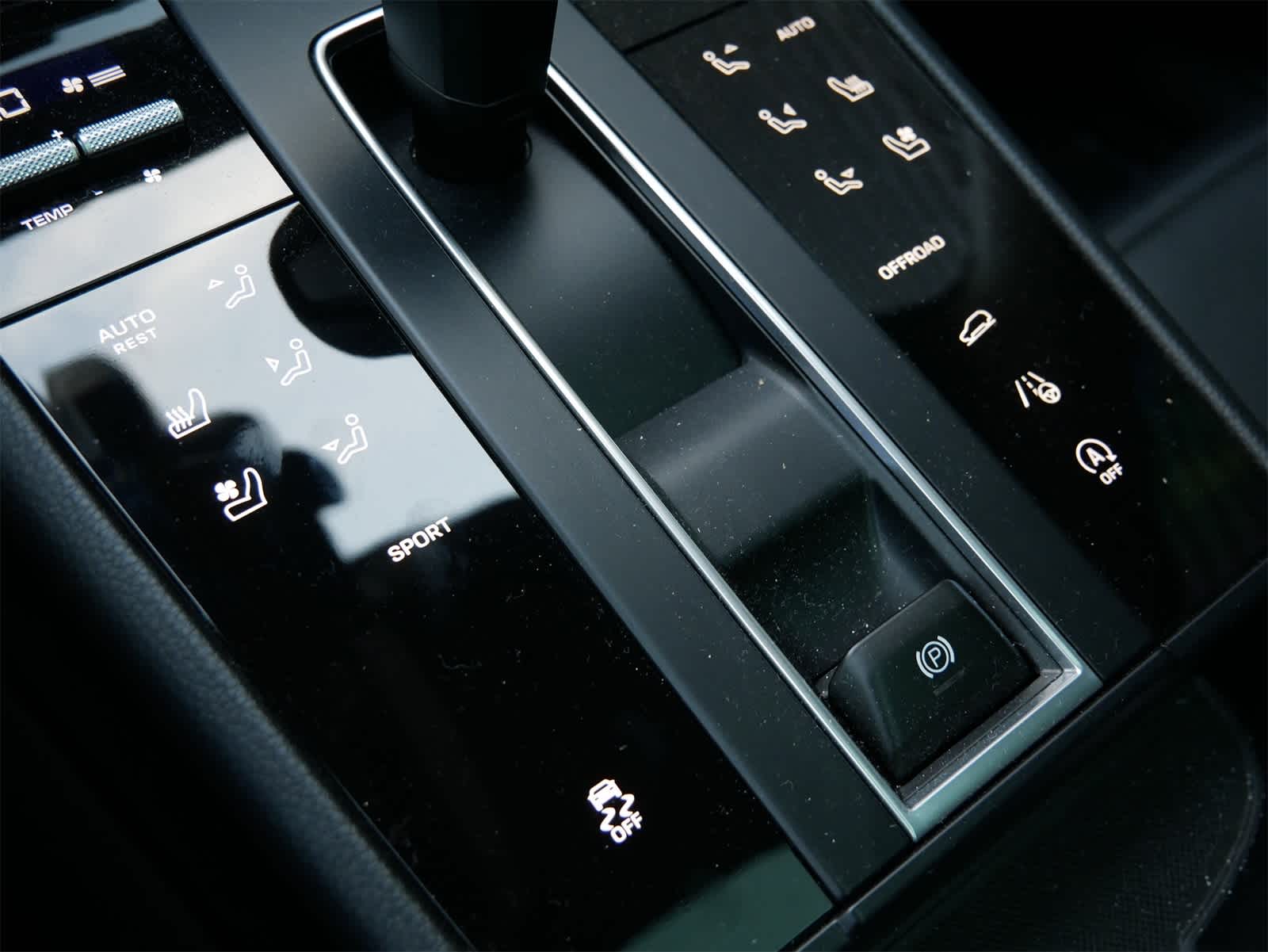 Thumbnail: 2023 Porsche Macan - 16