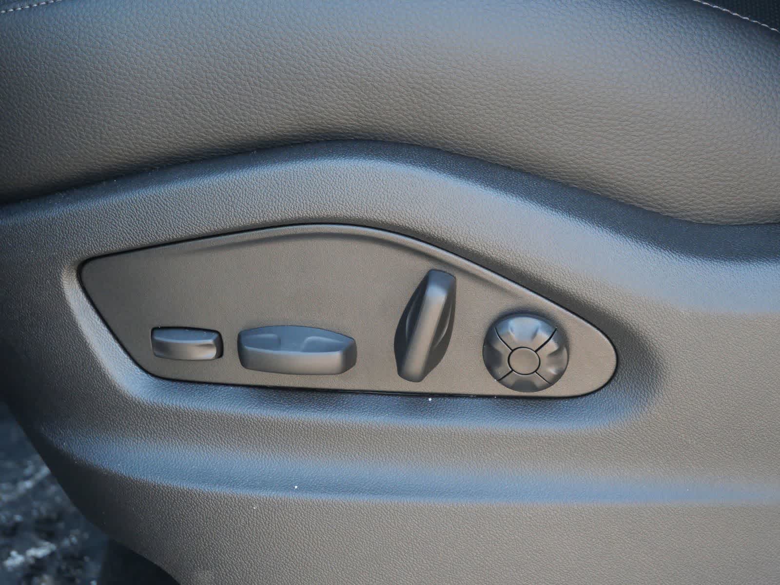 Thumbnail: 2026 Porsche Cayenne - 10