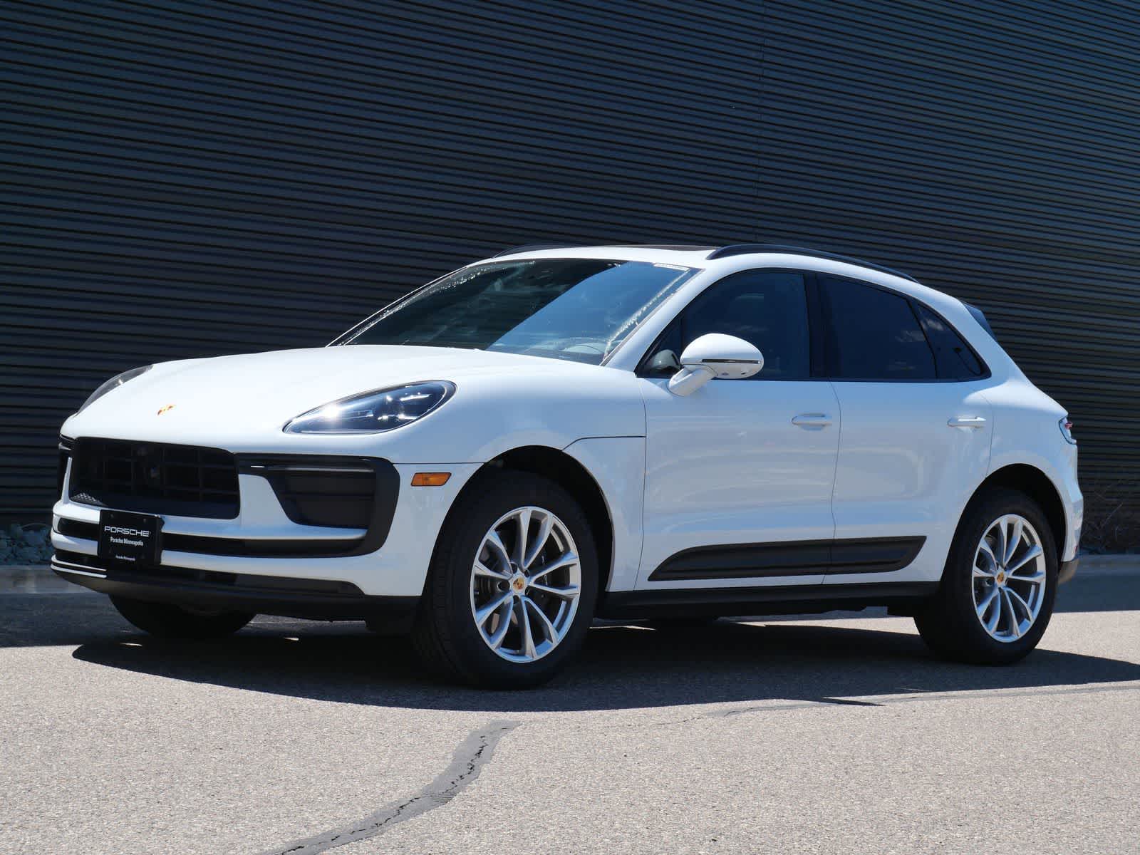 Thumbnail: 2025 Porsche Macan - 1