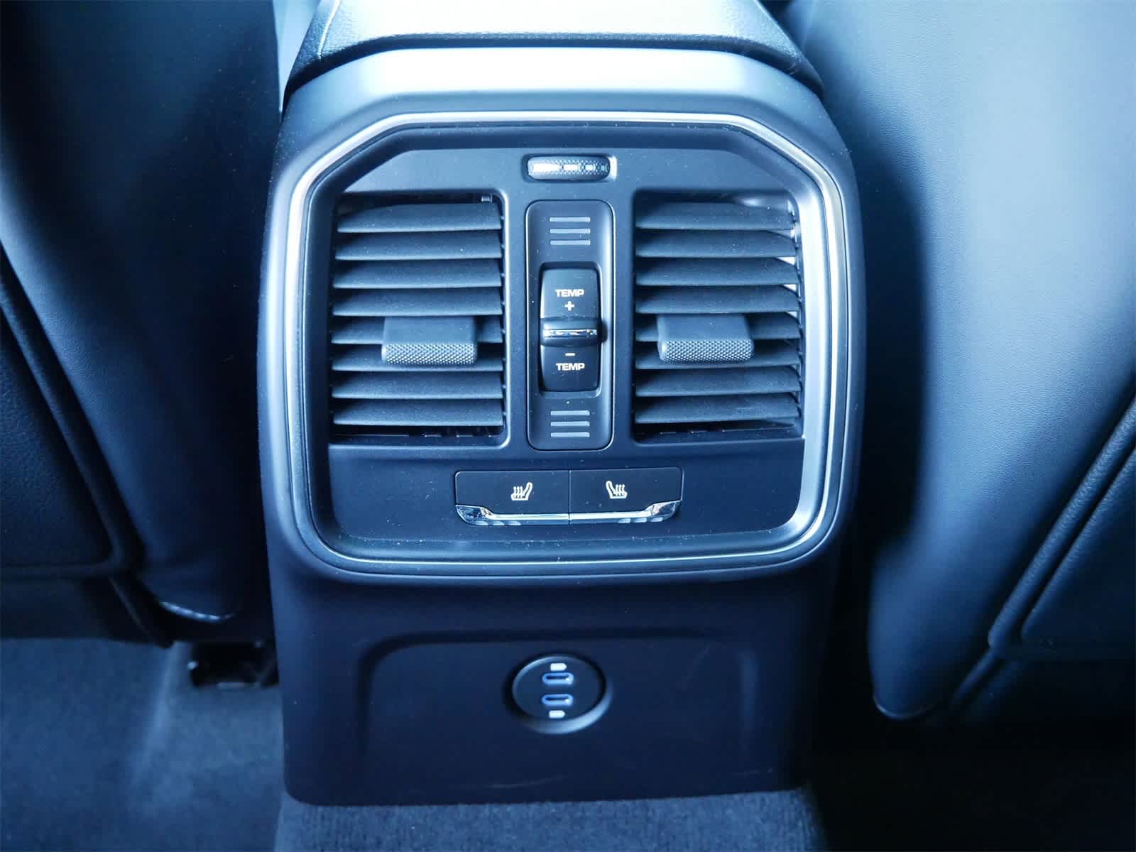 Thumbnail: 2025 Porsche Macan - 13