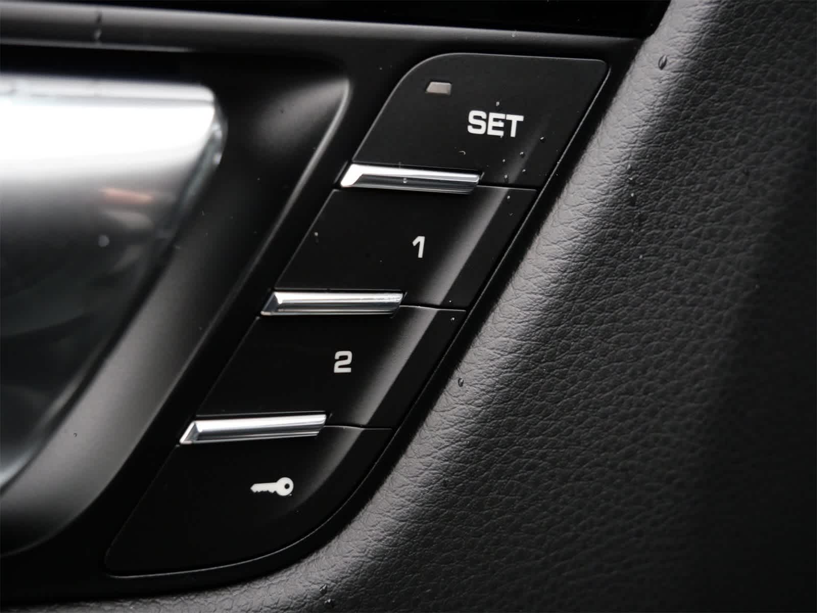 Thumbnail: 2026 Porsche Macan - 11