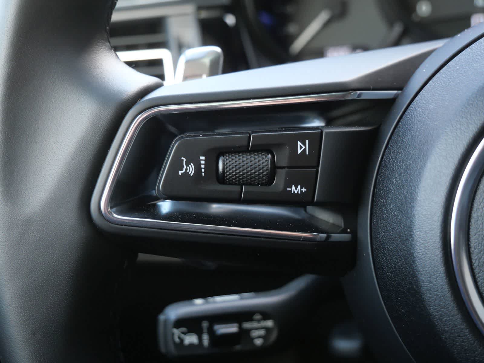 Thumbnail: 2025 Porsche Macan - 23