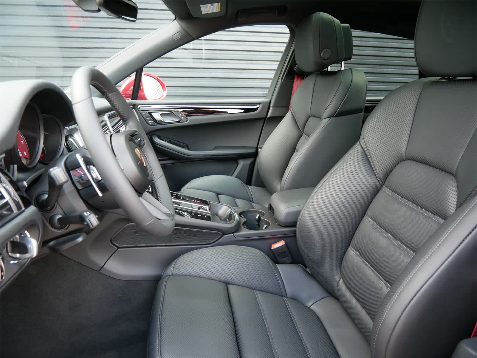 Thumbnail: 2025 Porsche Macan - 5