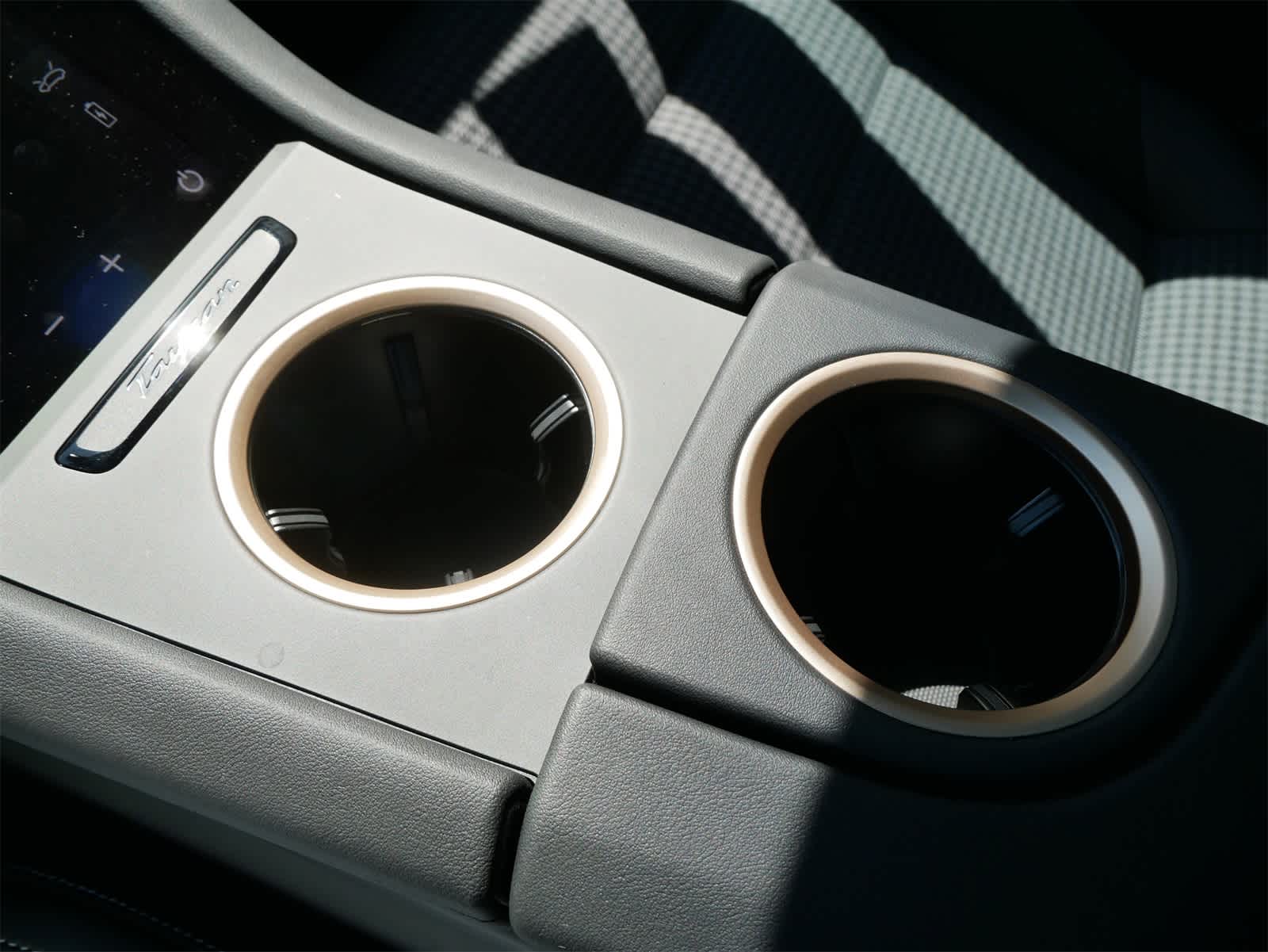 Thumbnail: 2025 Porsche Taycan - 16