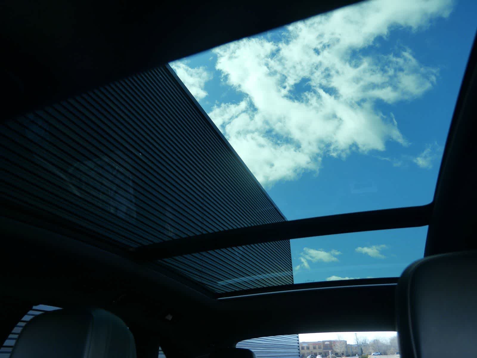 Thumbnail: 2023 Porsche Macan - 26