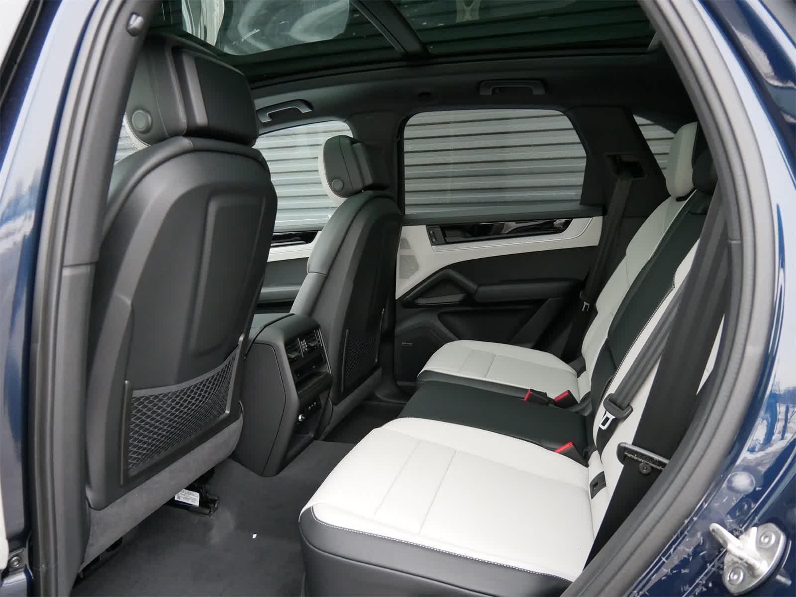 Thumbnail: 2026 Porsche Cayenne - 10