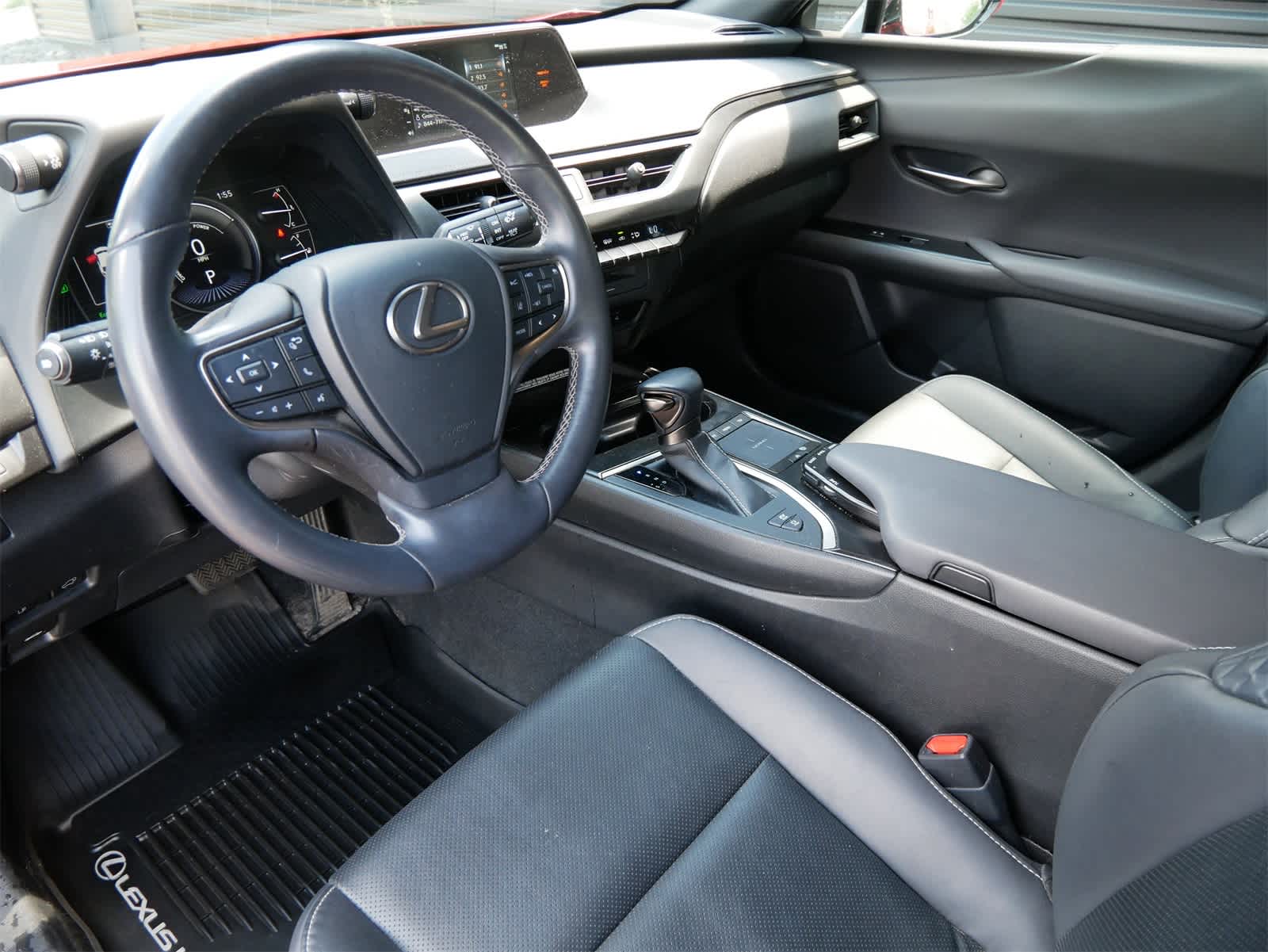 Thumbnail: 2021 Lexus UX - 4