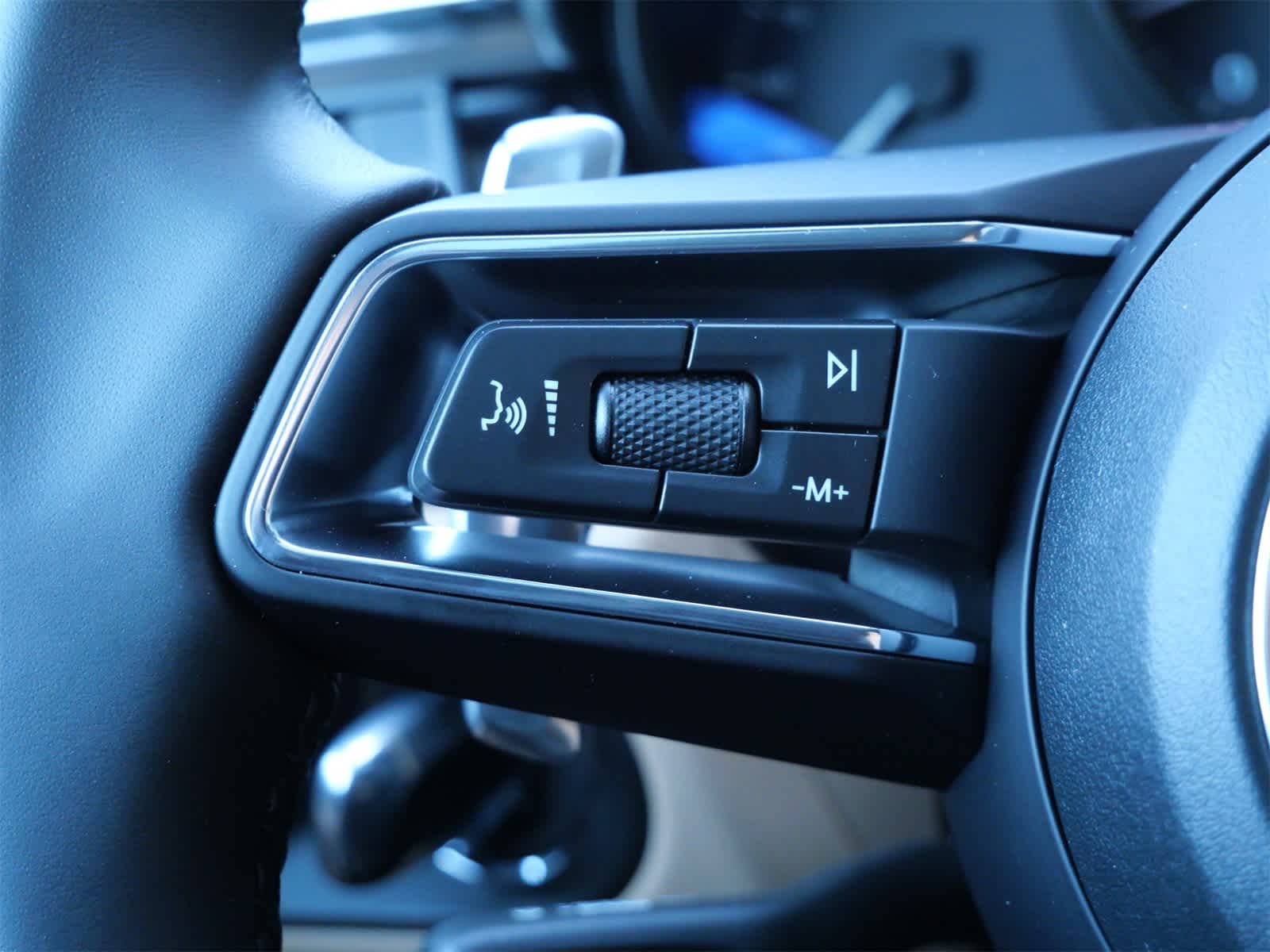 Thumbnail: 2026 Porsche Macan - 18