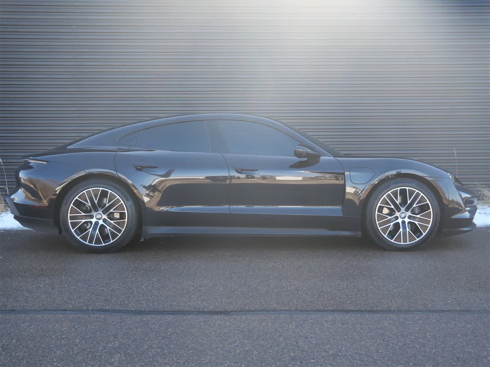 Thumbnail: 2021 Porsche Taycan - 26