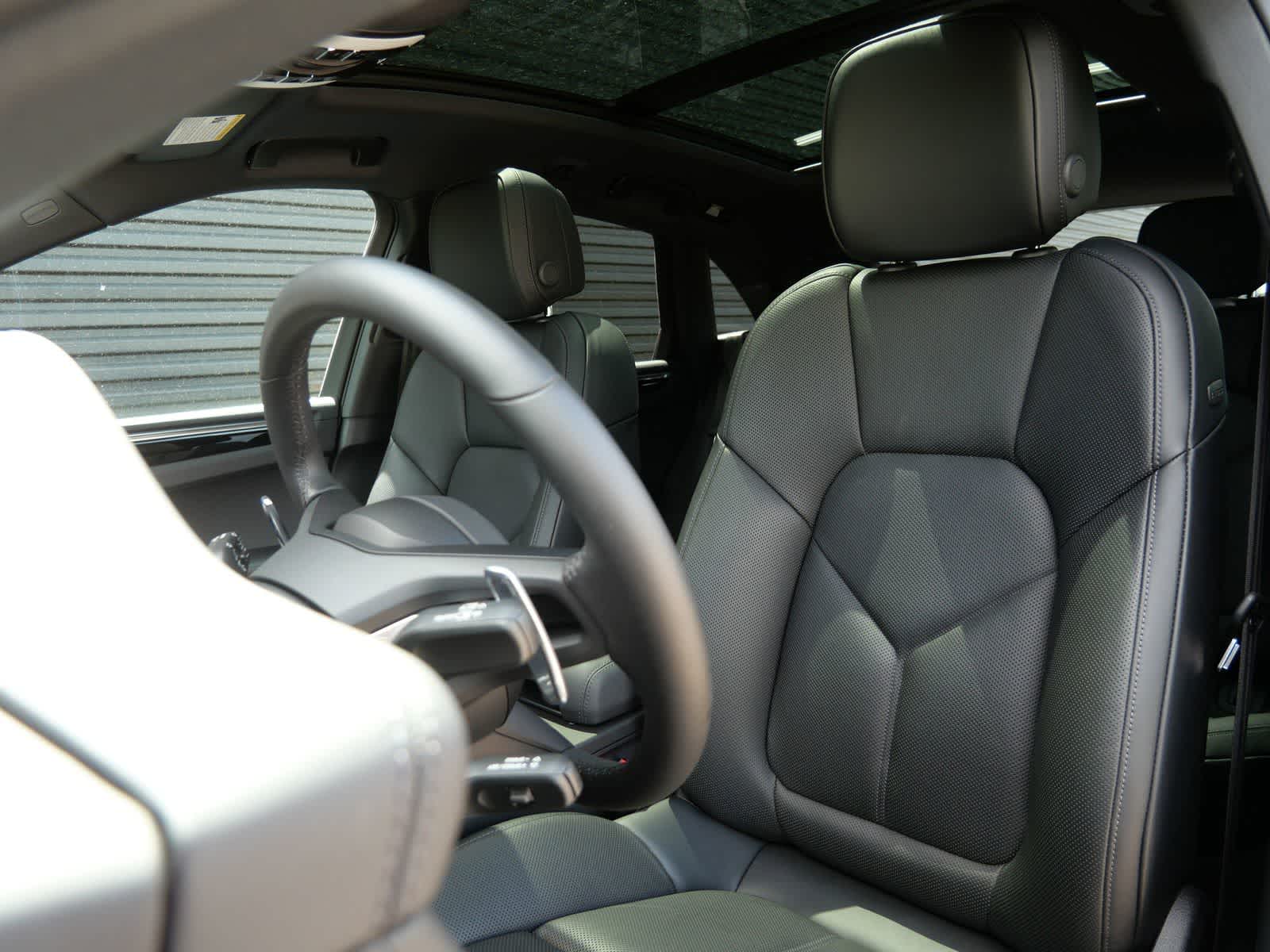 Thumbnail: 2025 Porsche Macan - 5