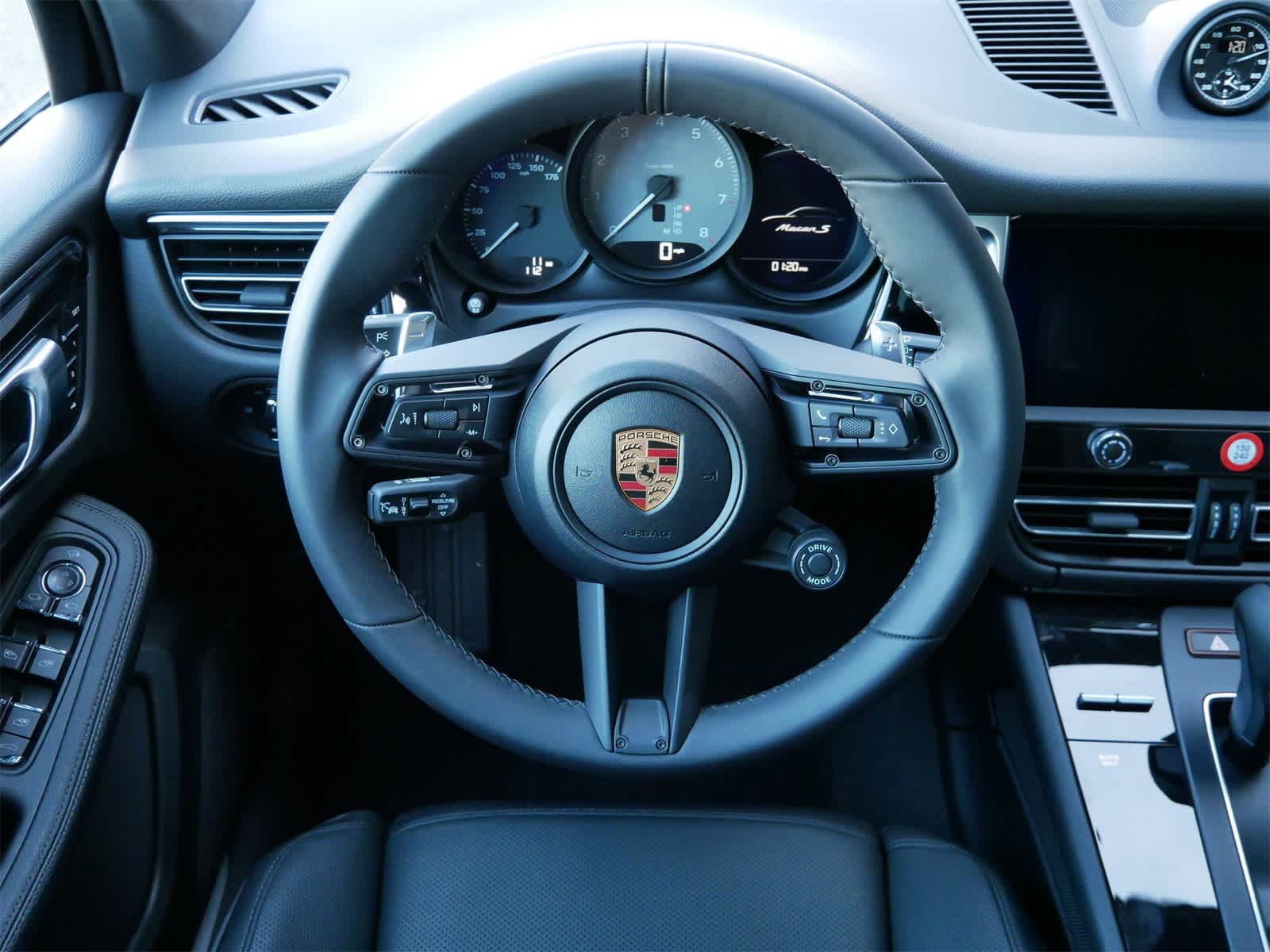 Thumbnail: 2026 Porsche Macan - 16