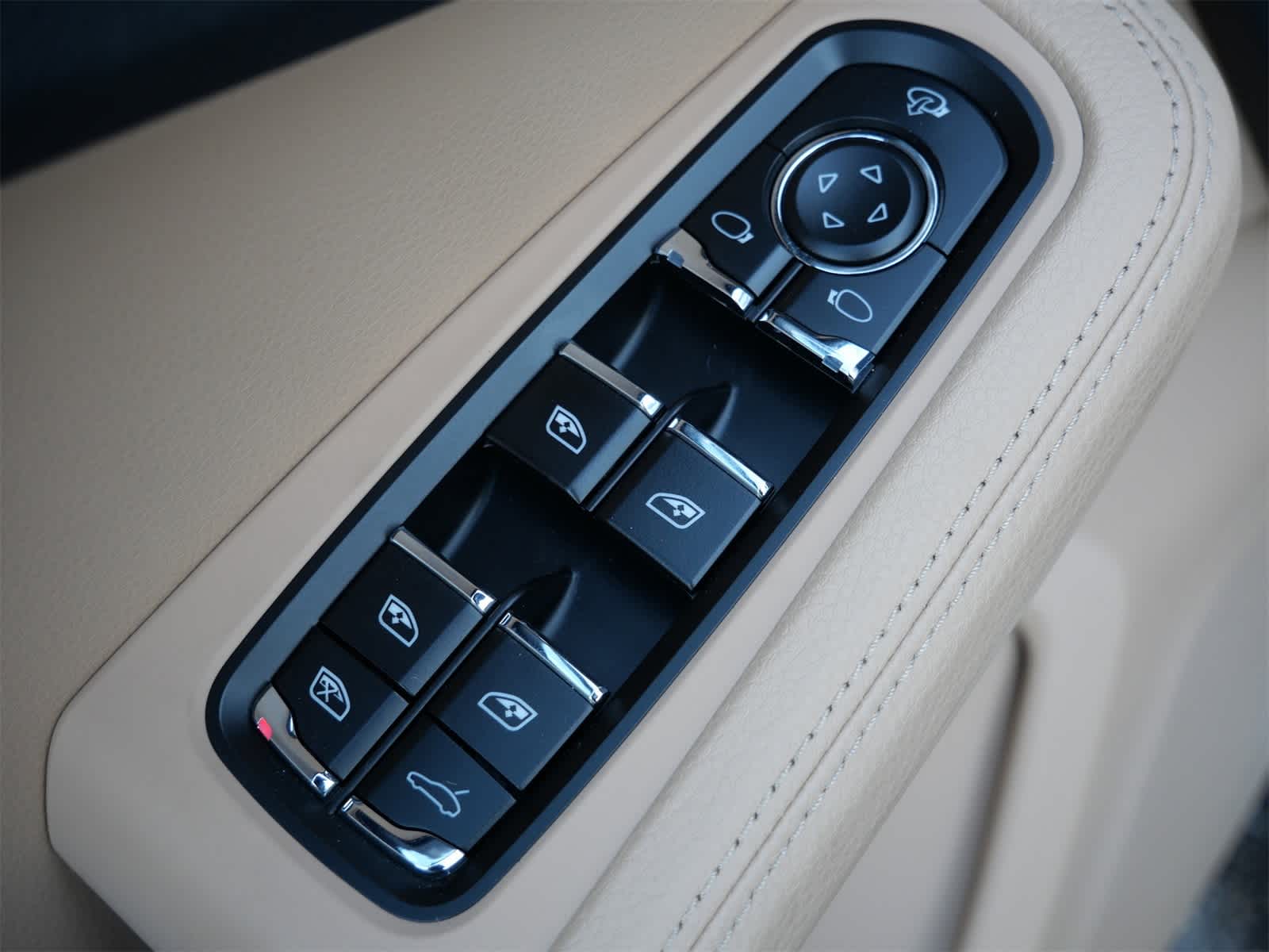 Thumbnail: 2025 Porsche Macan - 12