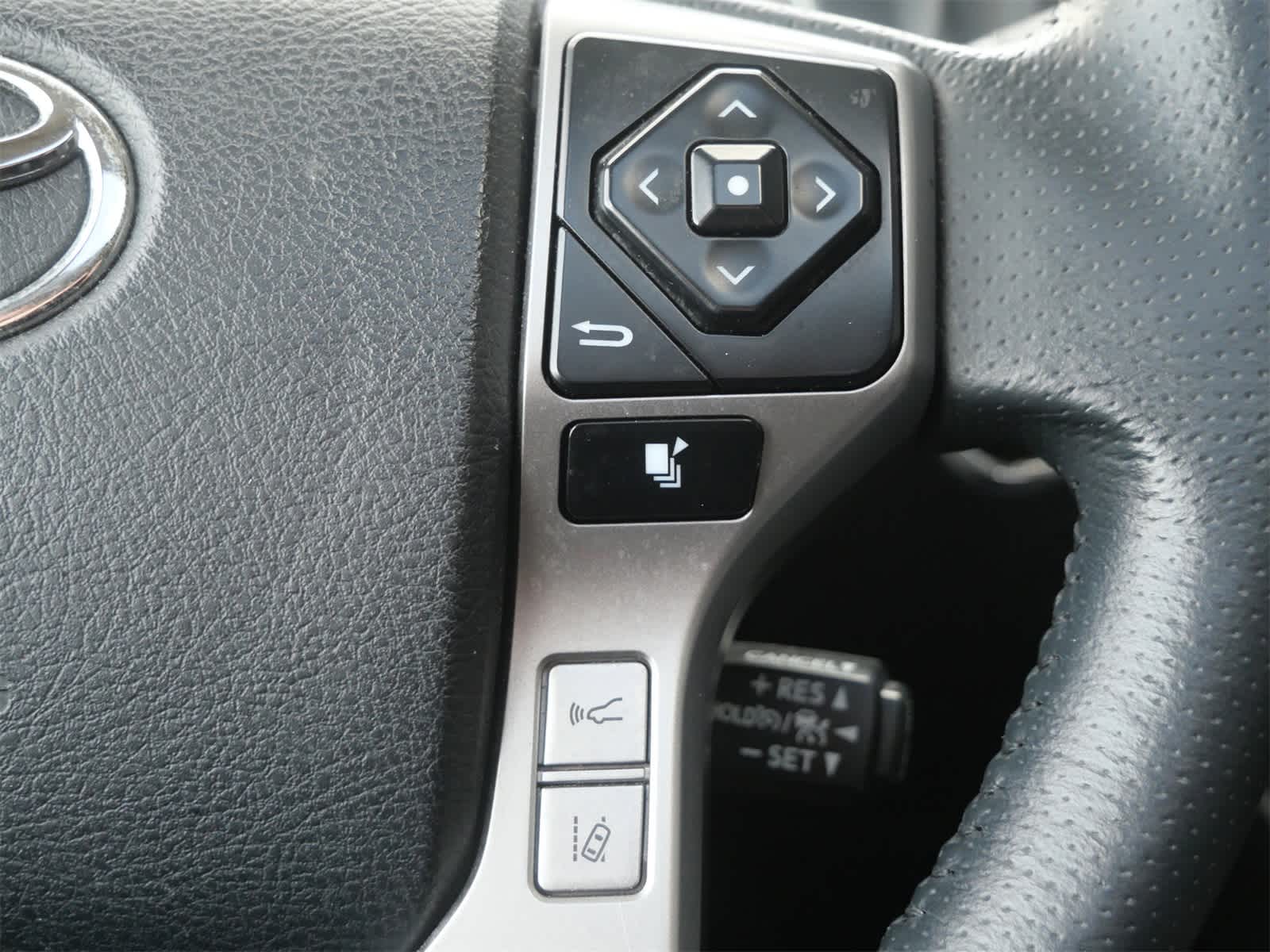 Thumbnail: 2022 Toyota 4Runner - 22