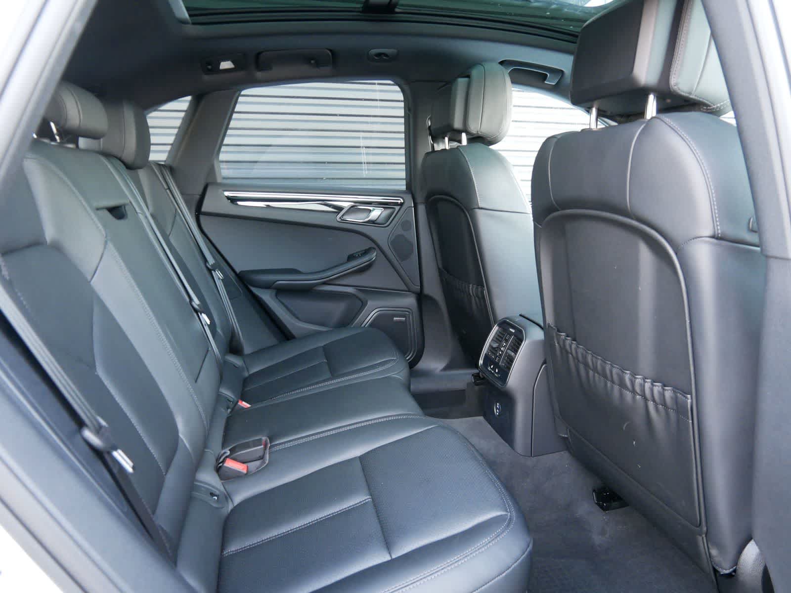 Thumbnail: 2025 Porsche Macan - 27