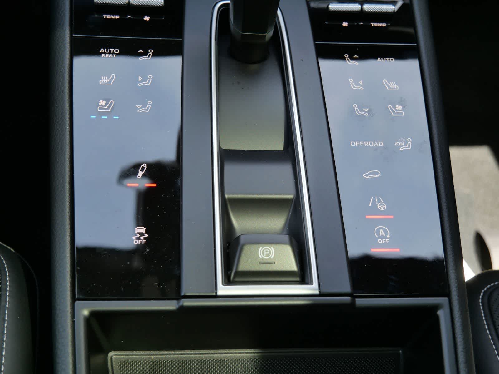 Thumbnail: 2026 Porsche Macan - 17