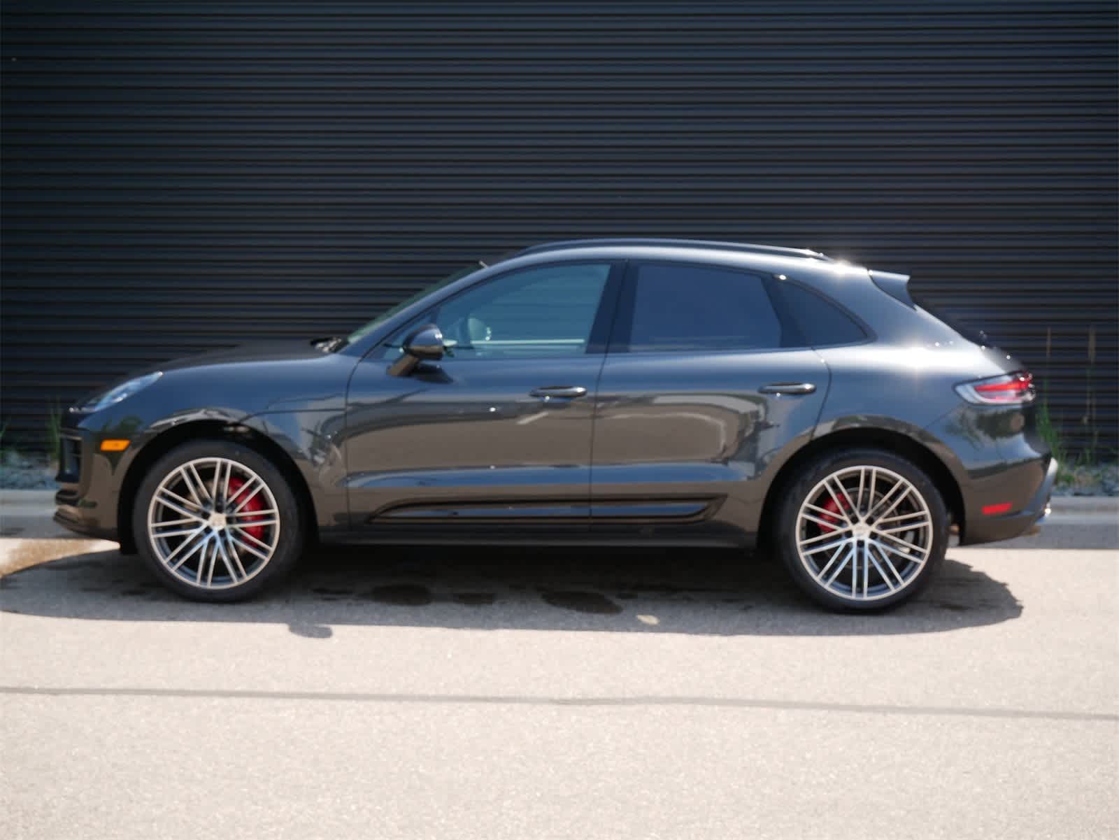 Thumbnail: 2025 Porsche Macan - 2