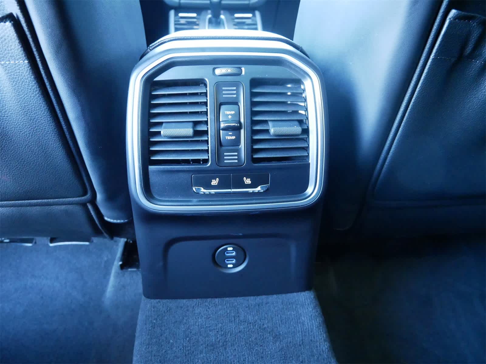 Thumbnail: 2024 Porsche Macan - 13