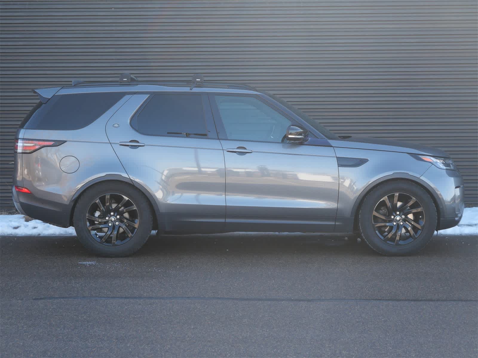 Thumbnail: 2018 Land Rover Discovery - 27