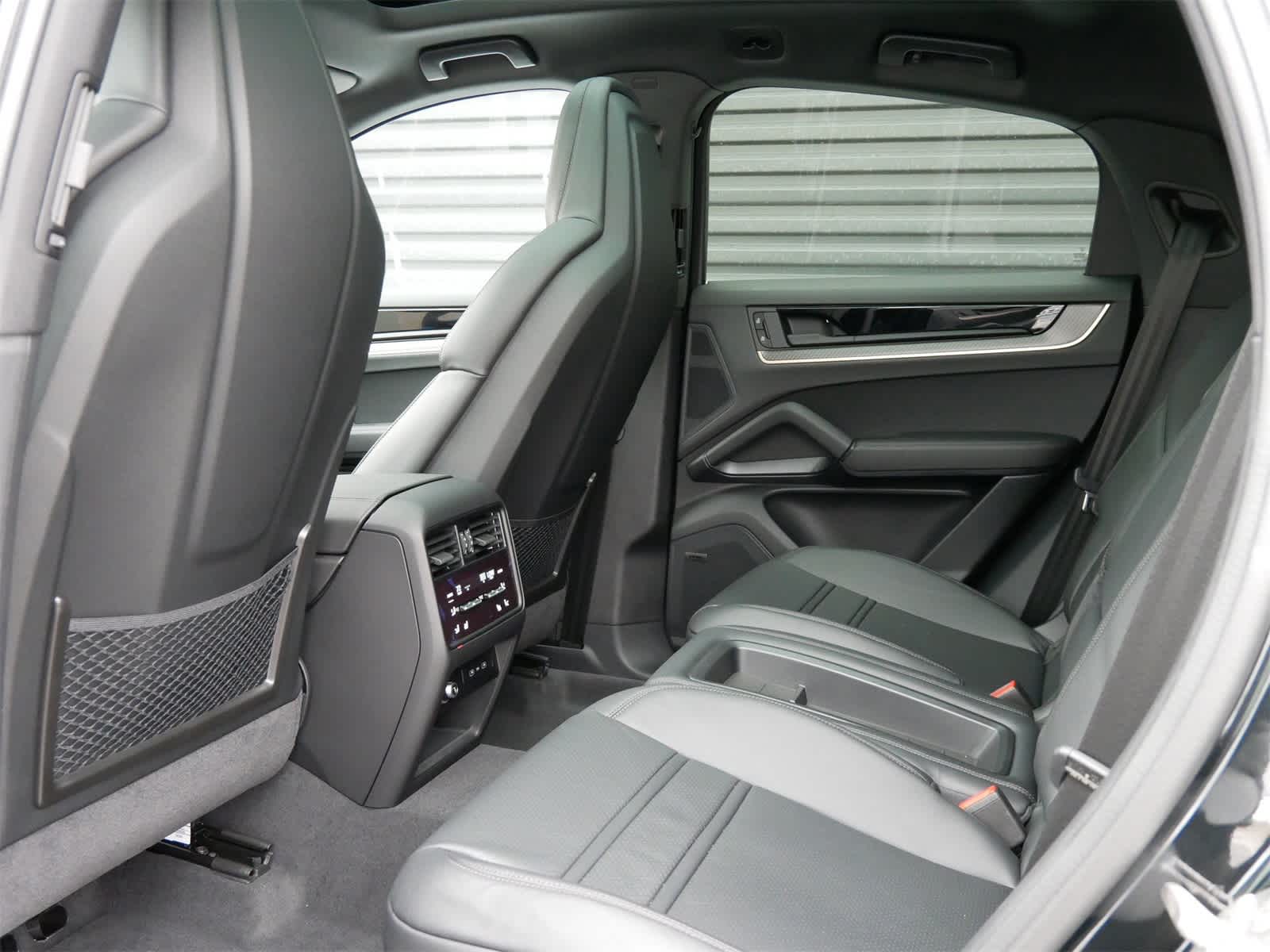 Thumbnail: 2026 Porsche Cayenne - 12