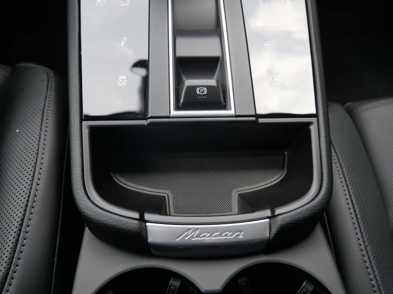 Thumbnail: 2026 Porsche Macan - 15