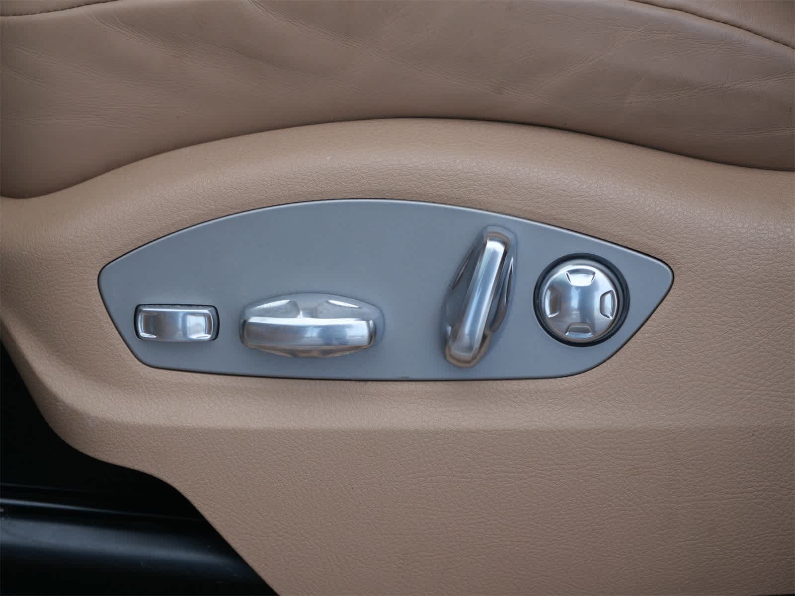 Thumbnail: 2024 Porsche Macan - 10