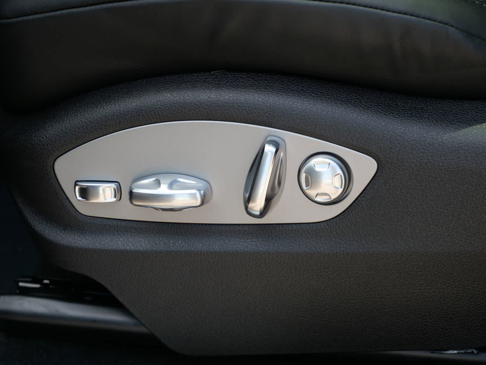 Thumbnail: 2025 Porsche Macan - 10