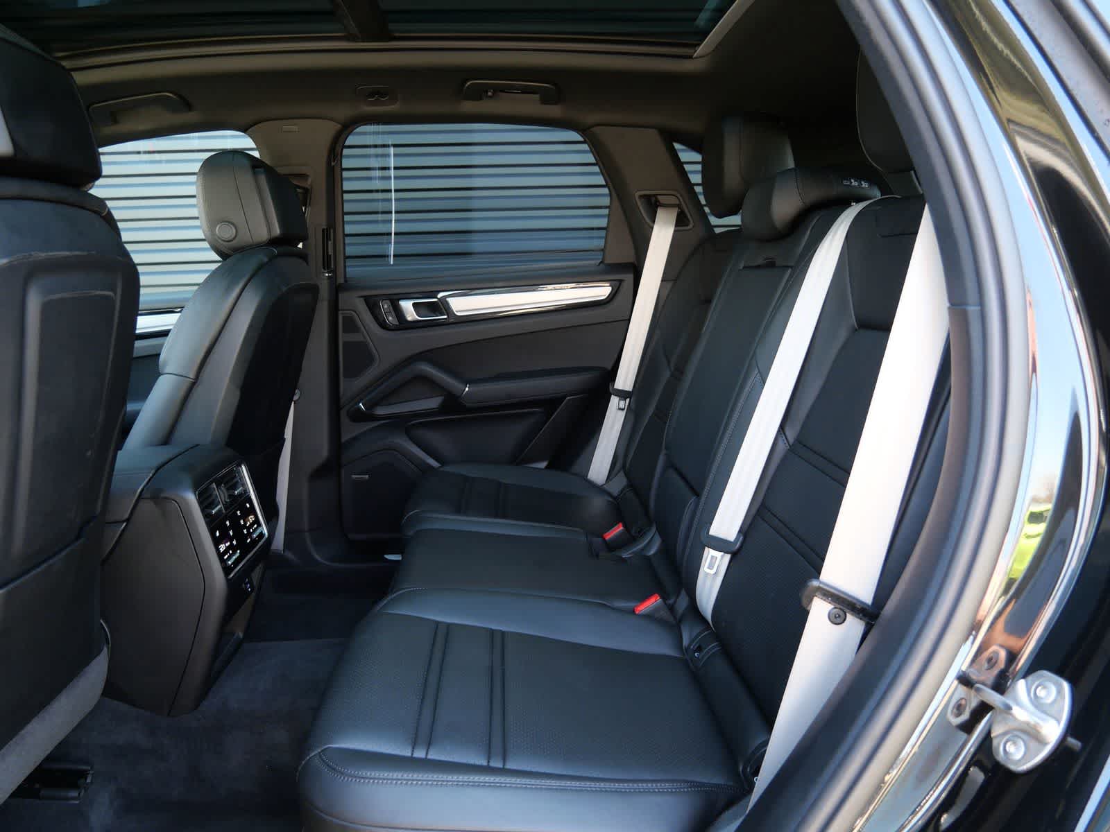 Thumbnail: 2023 Porsche Cayenne - 9