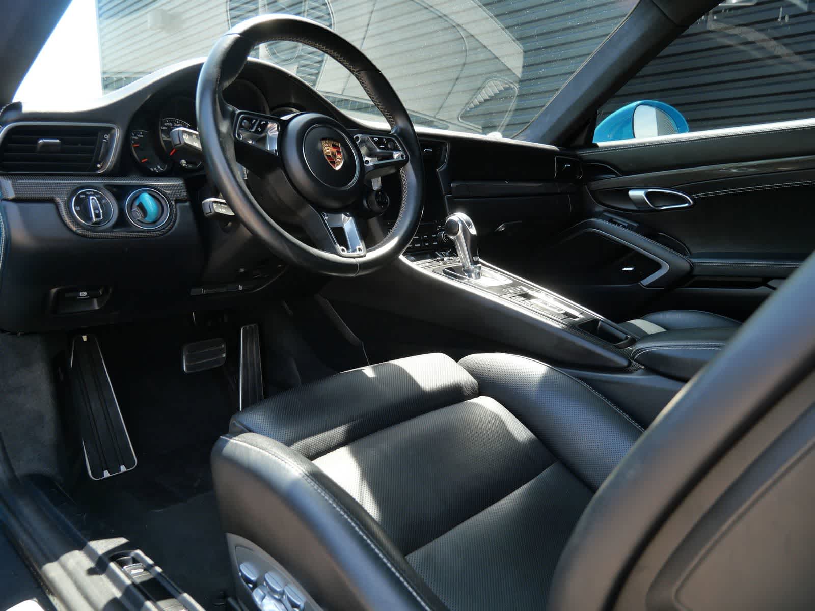 Thumbnail: 2018 Porsche 911 - 4