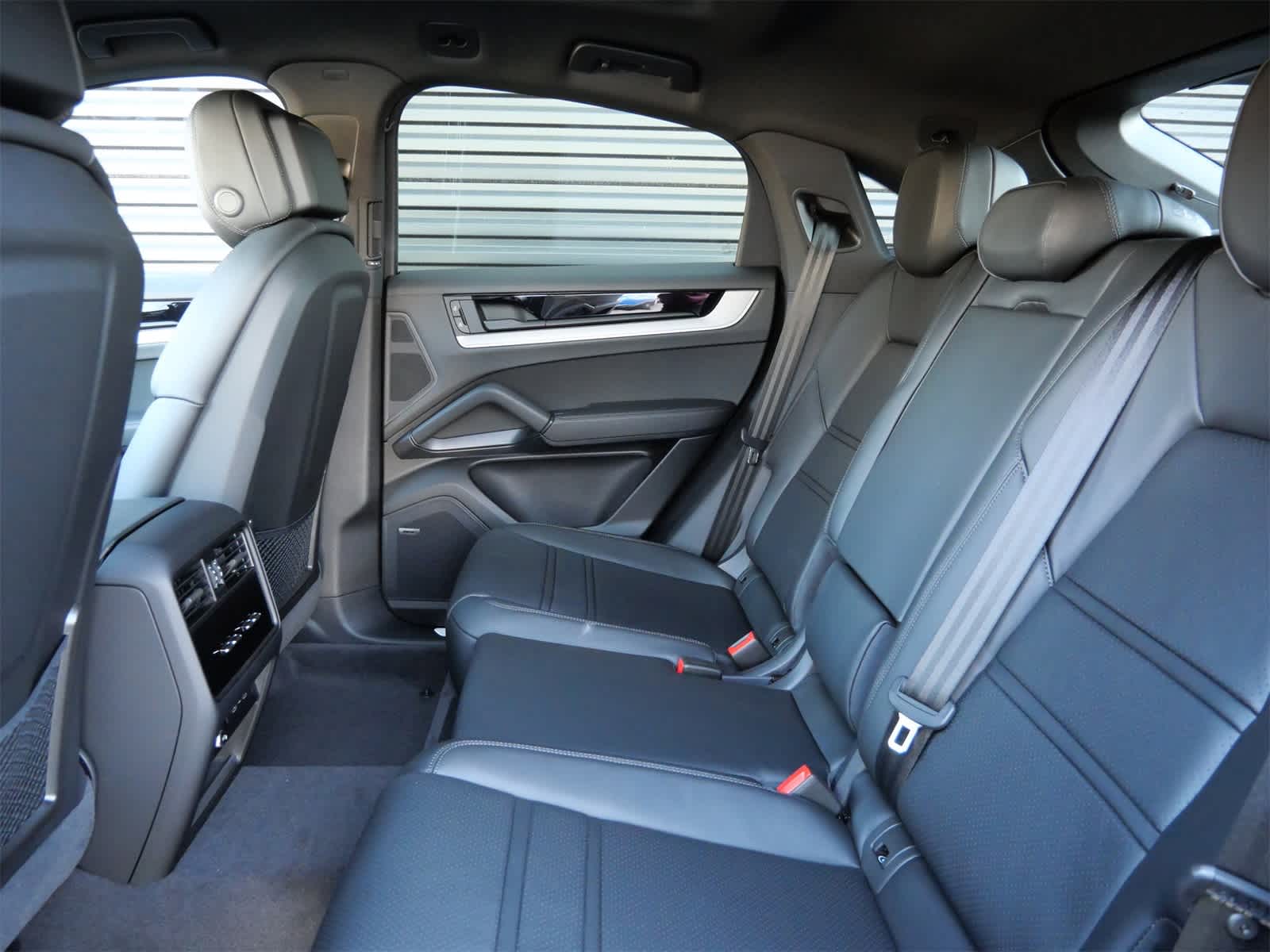 Thumbnail: 2026 Porsche Cayenne - 6