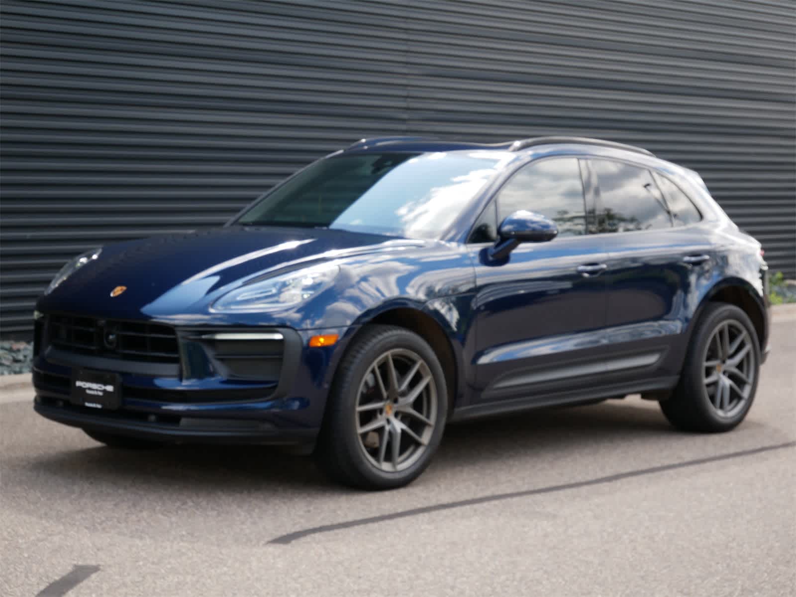 Thumbnail: 2022 Porsche Macan - 1