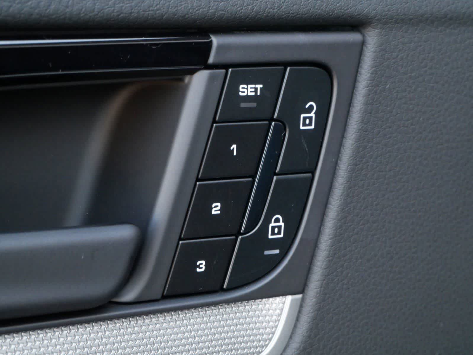 Thumbnail: 2025 Porsche Cayenne - 9