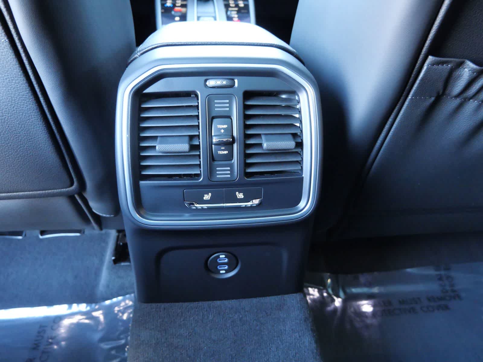 Thumbnail: 2026 Porsche Macan - 13