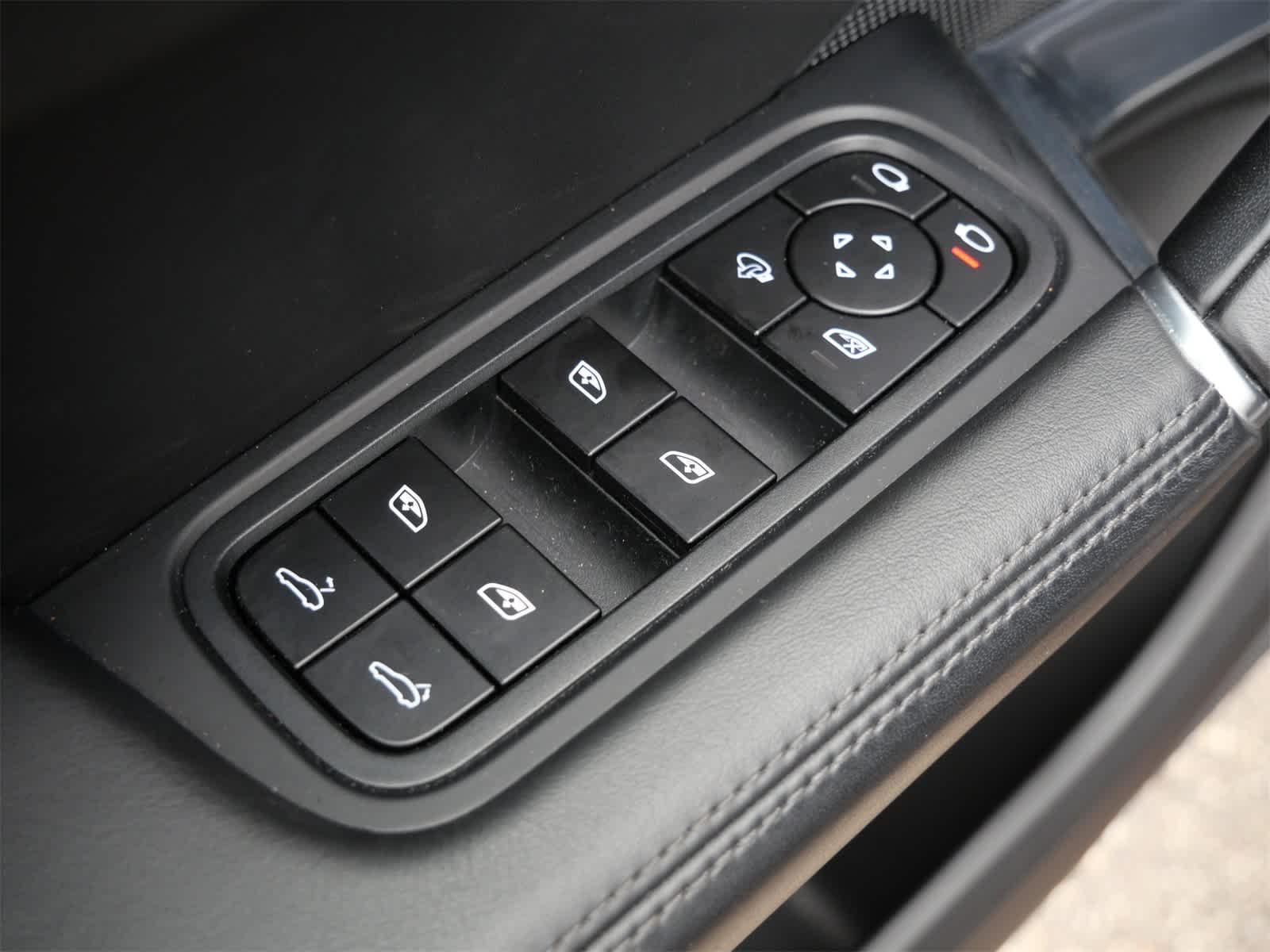 Thumbnail: 2022 Porsche Cayenne - 11