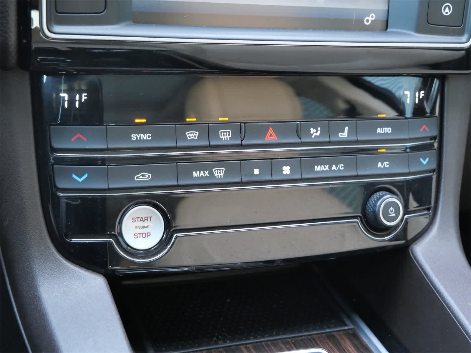 Thumbnail: 2018 Jaguar F-Pace - 17