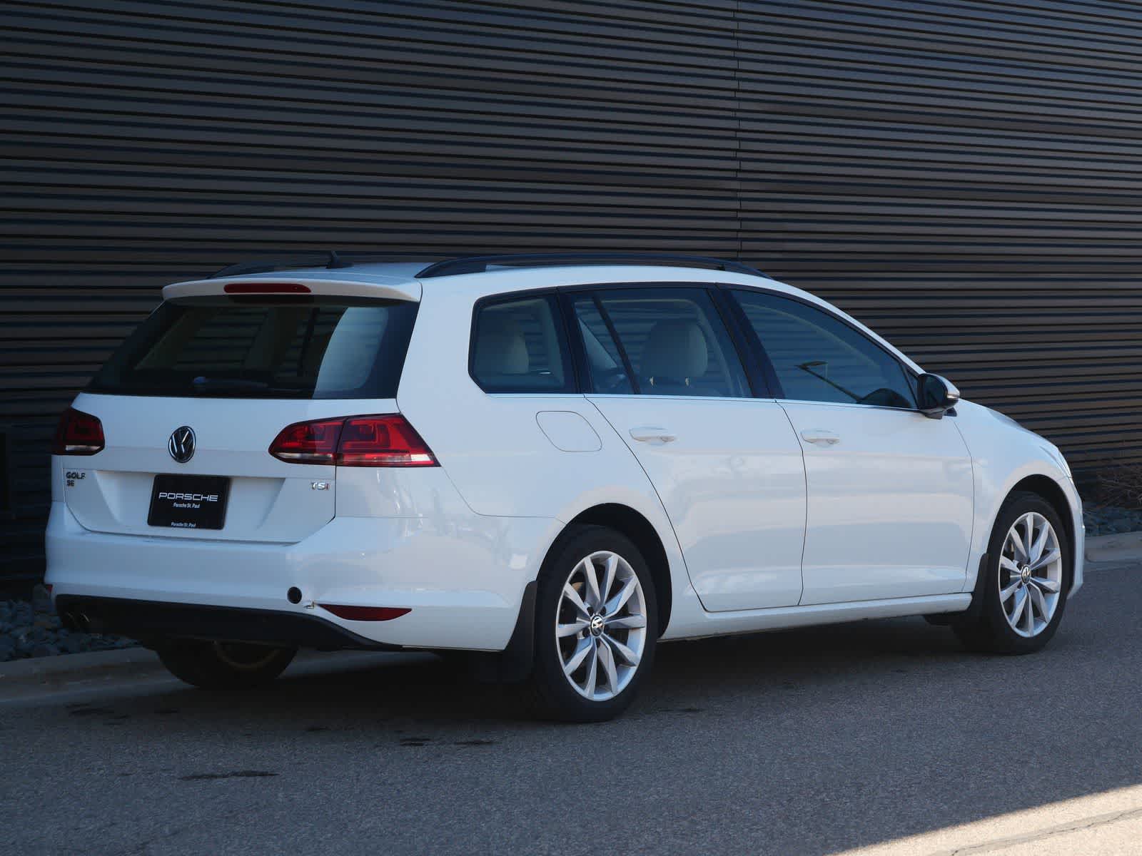 Thumbnail: 2017 Volkswagen e-Golf - 25