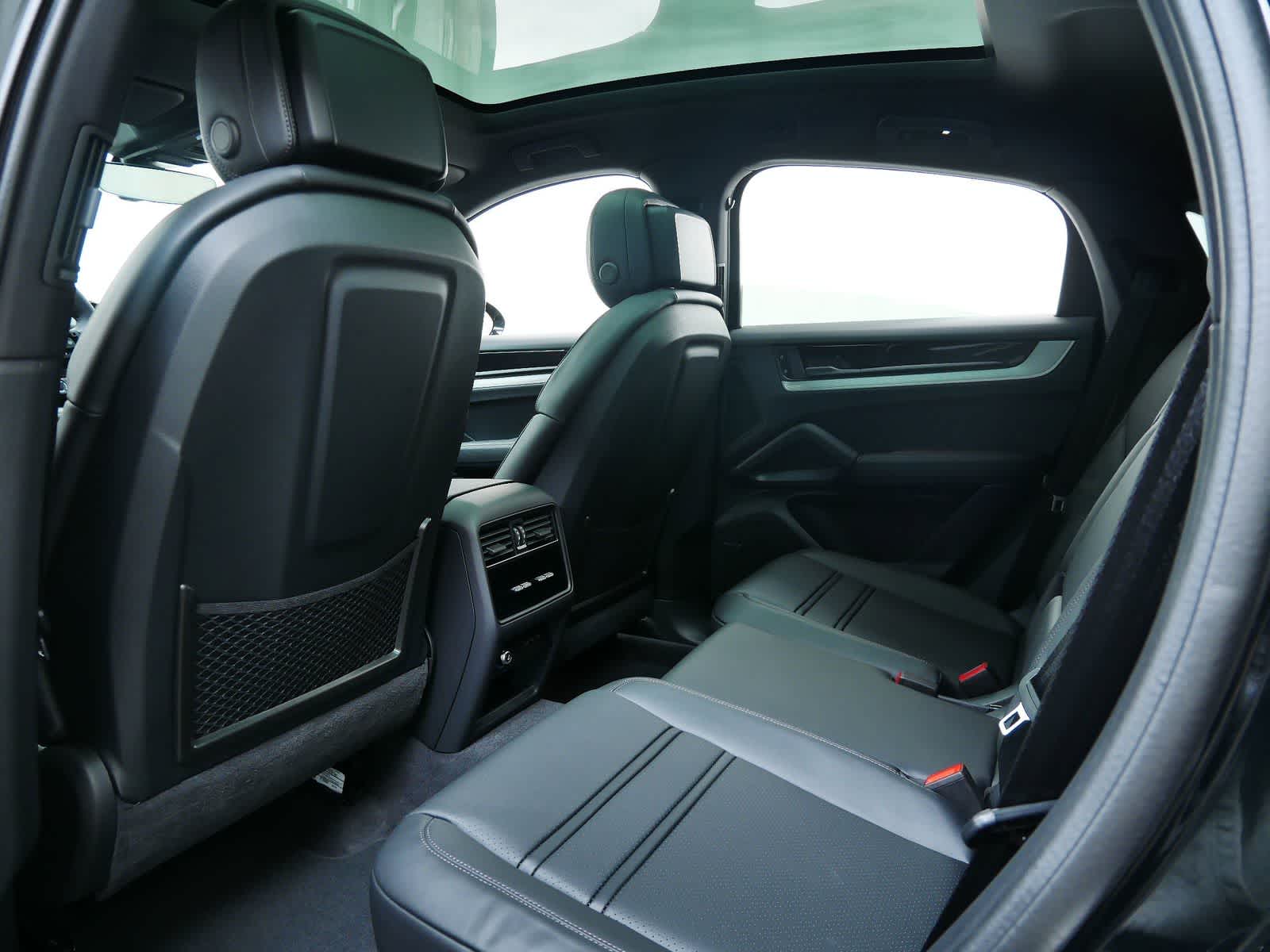 Thumbnail: 2026 Porsche Cayenne - 14