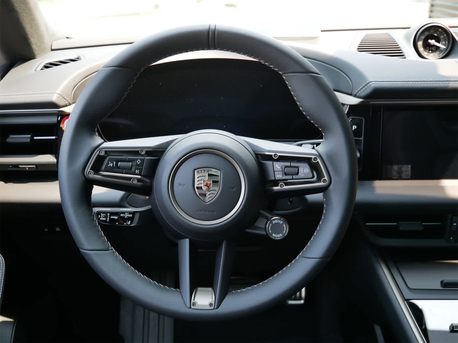 Thumbnail: 2025 Porsche Macan - 12