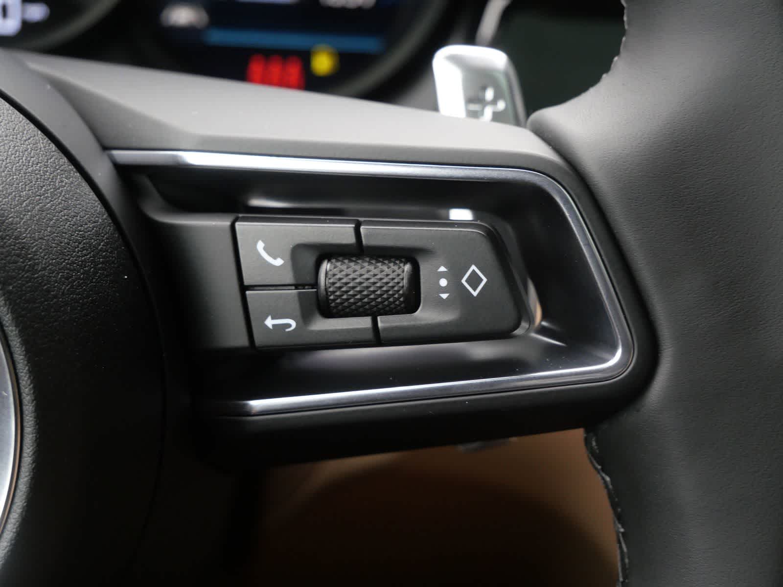 Thumbnail: 2026 Porsche Macan - 23