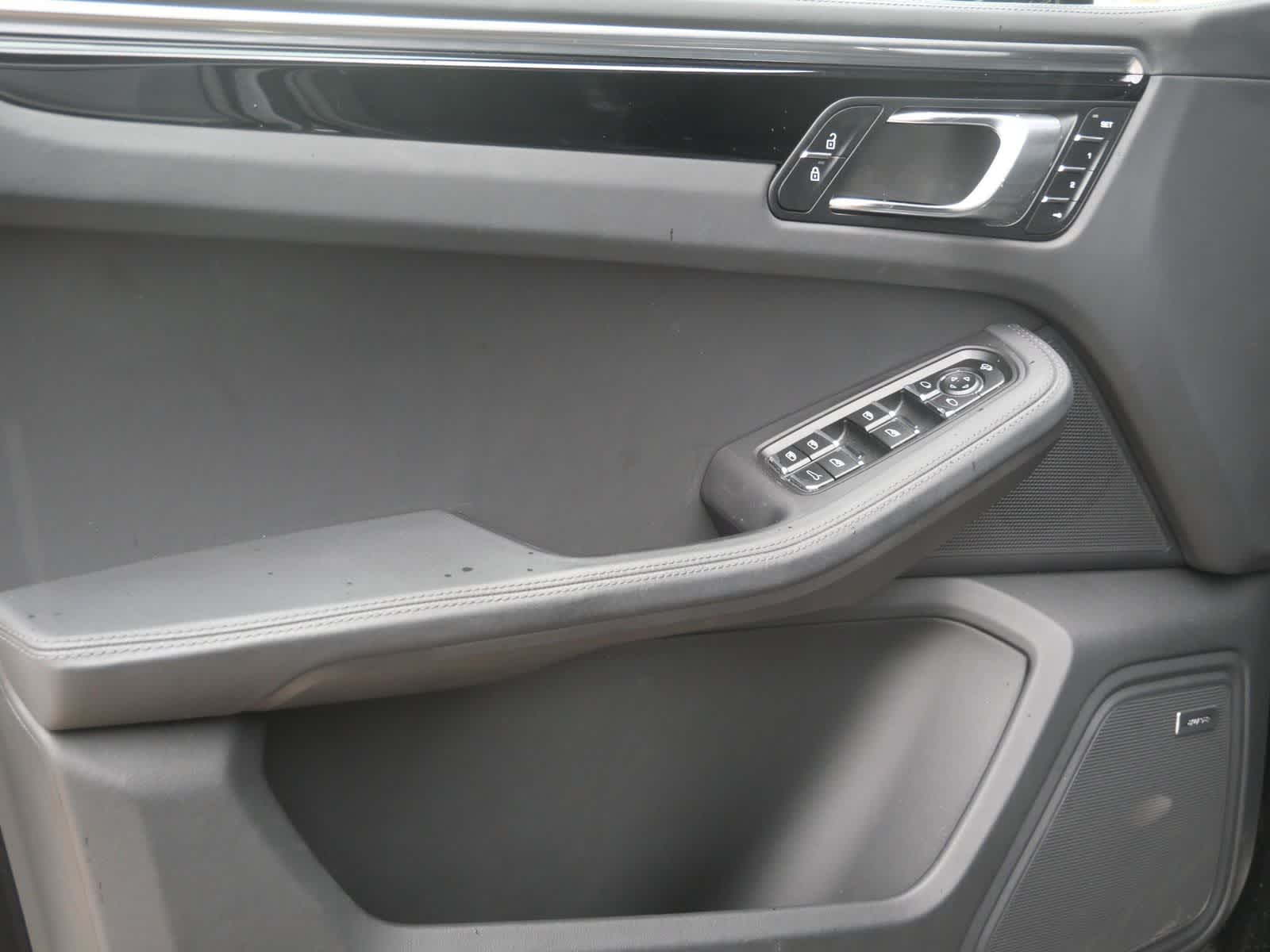 Thumbnail: 2023 Porsche Macan - 9